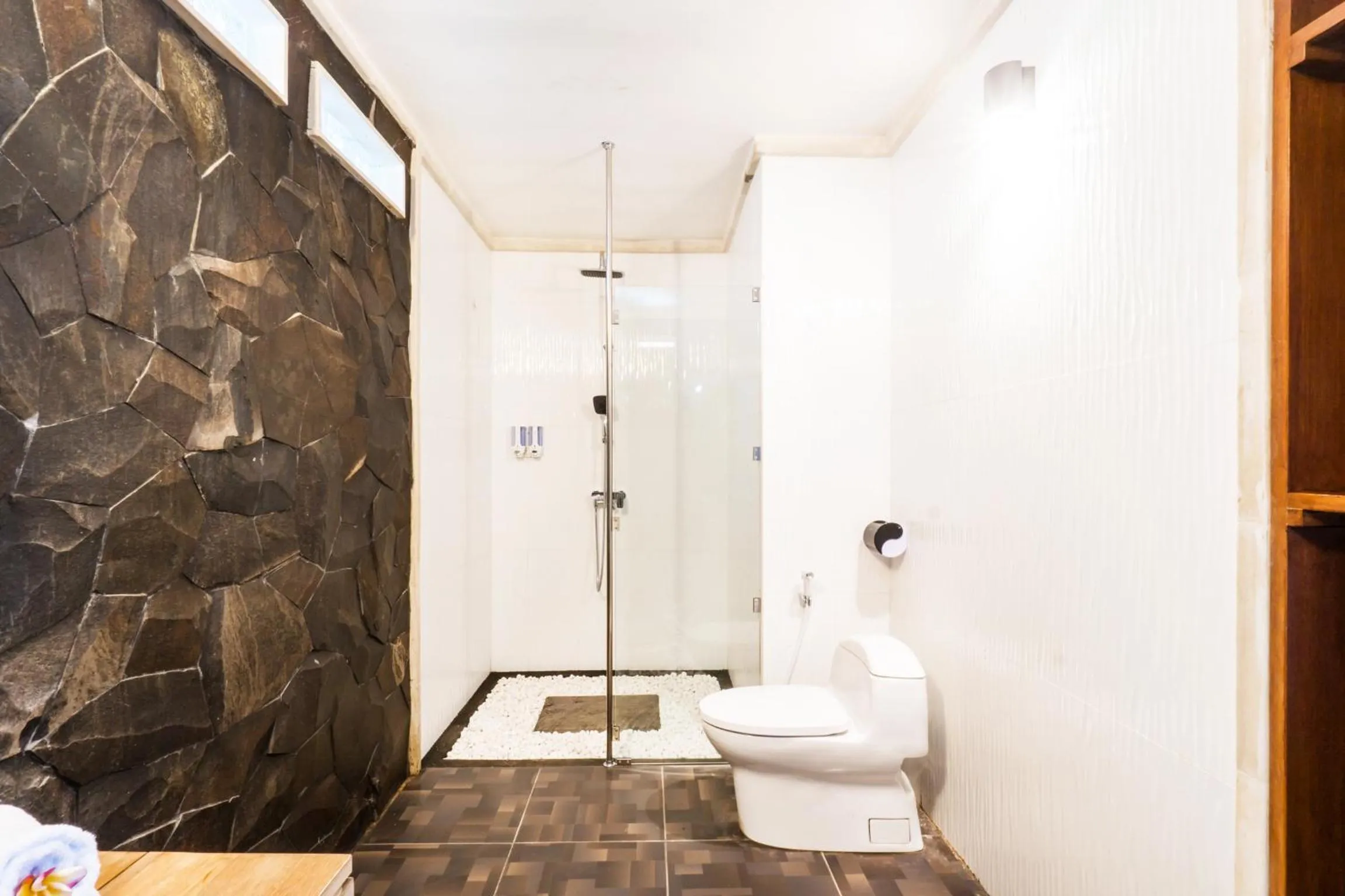 Shower in Jenggala Hill