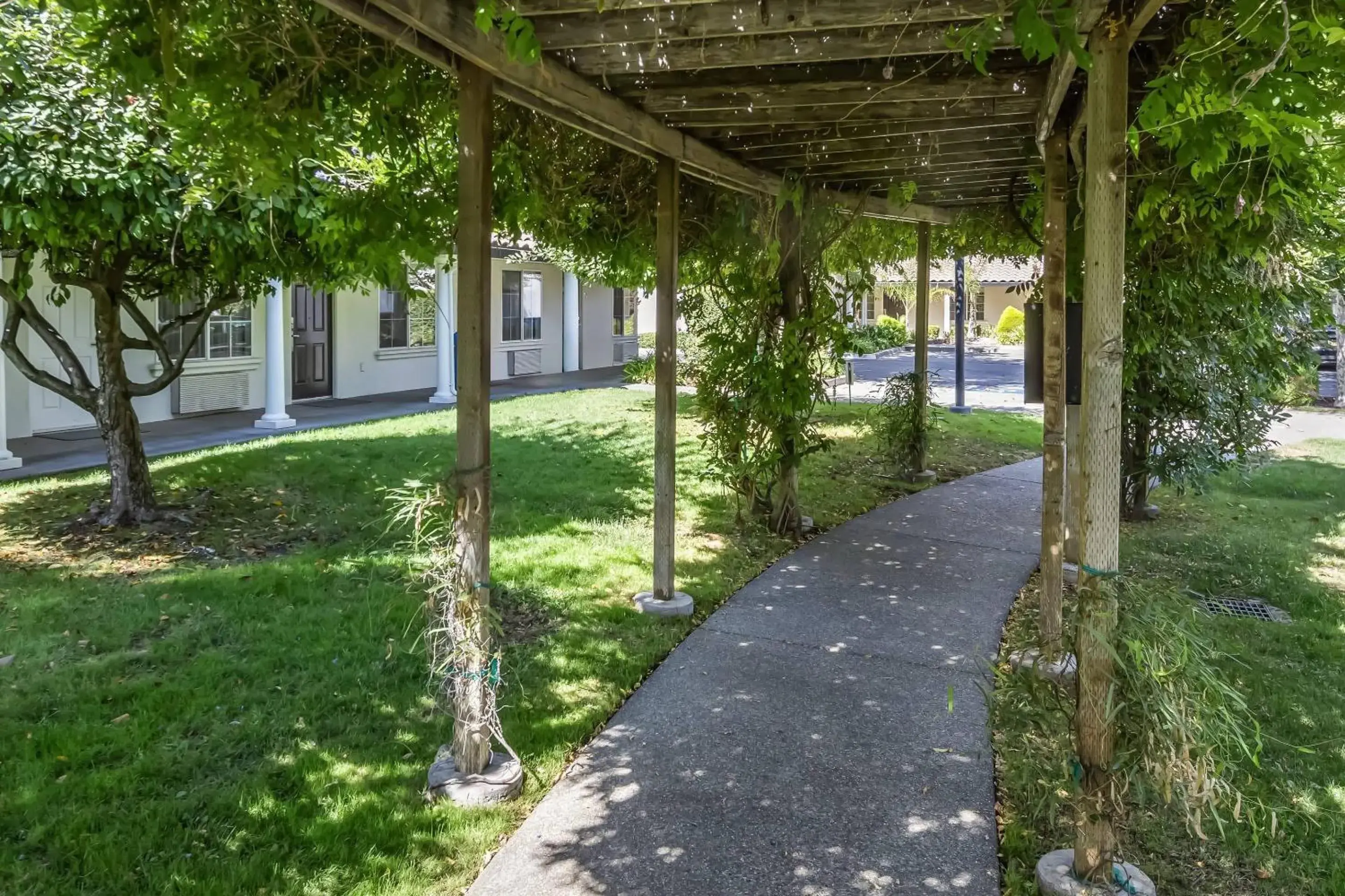 Property building in University Park Inn & Suites, an Ascend Collection Hotel Property building in University Park Inn & Suites, an Ascend Collection Hotel