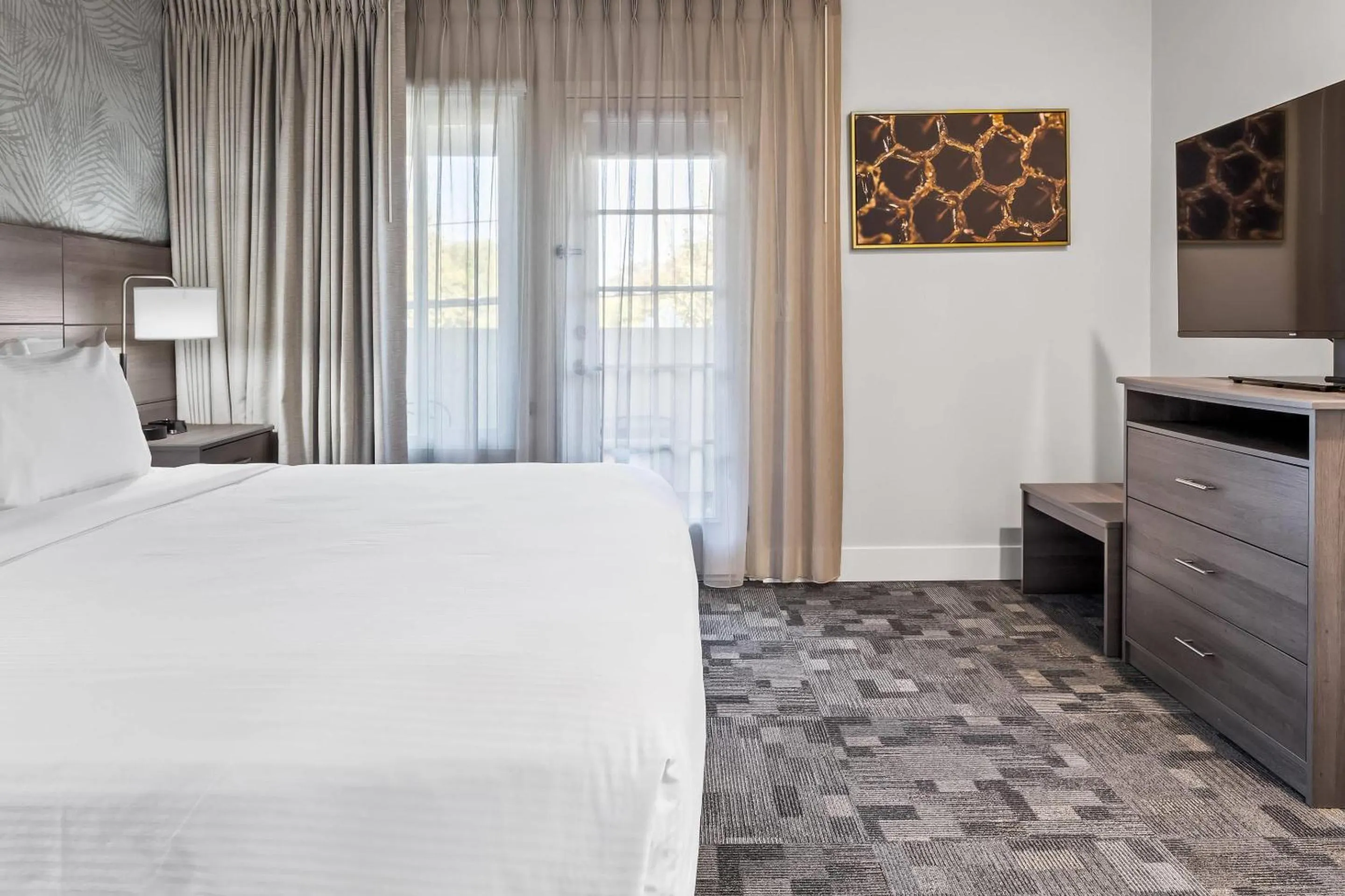 Bedroom, Bed in University Park Inn & Suites, an Ascend Collection Hotel