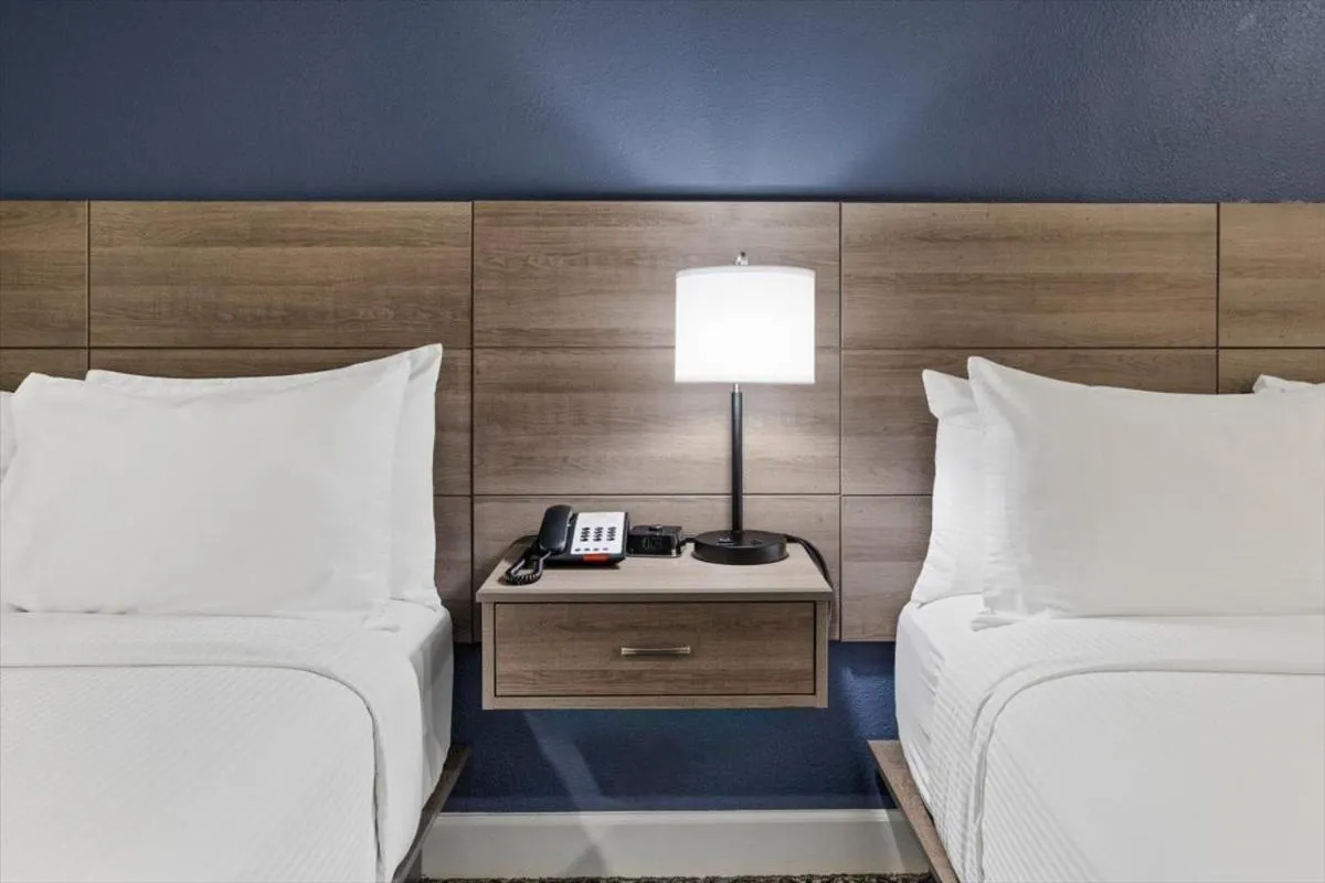 Bed in University Park Inn & Suites, an Ascend Collection Hotel