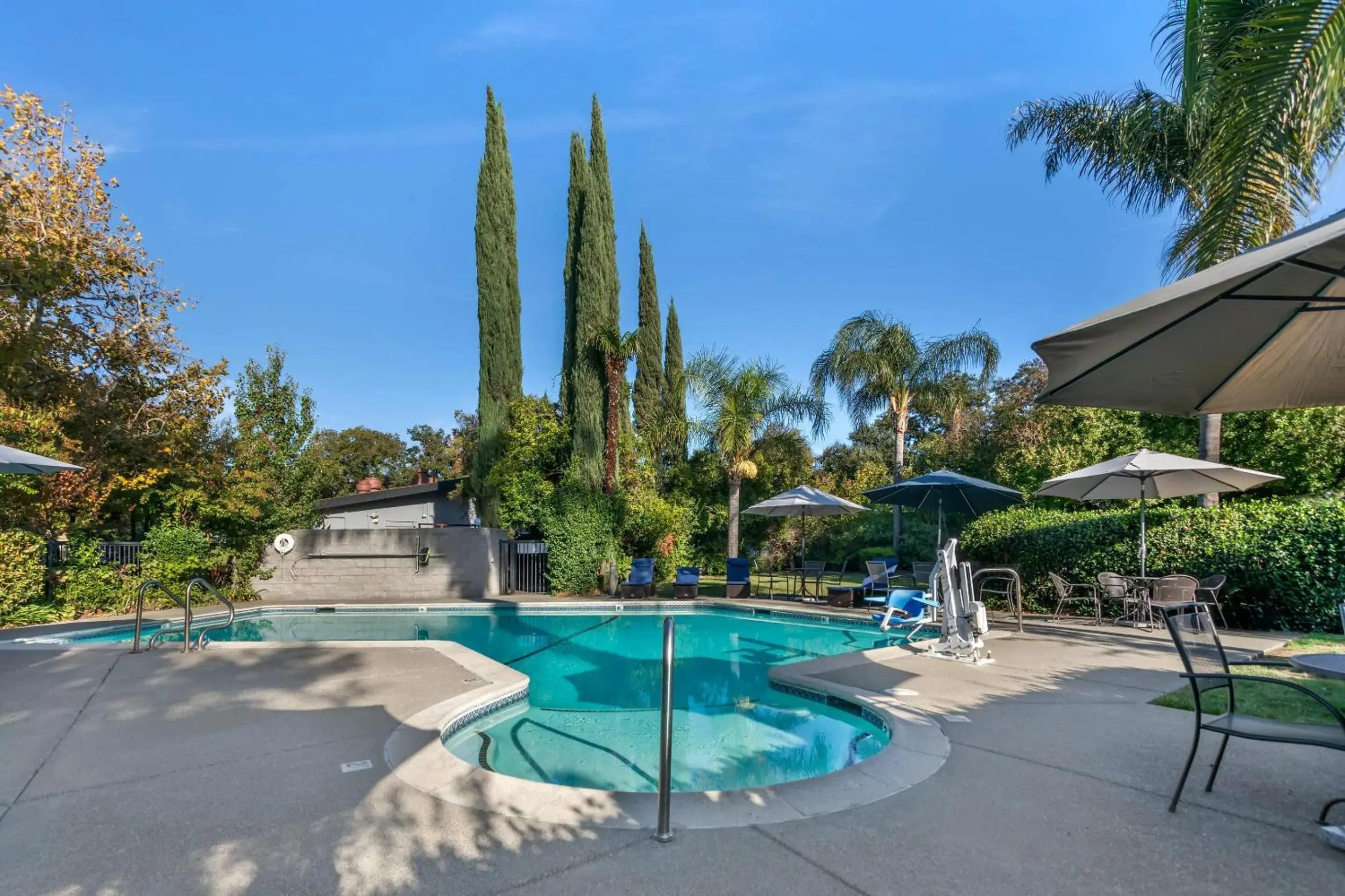 Swimming pool in University Park Inn & Suites, an Ascend Collection Hotel Swimming pool in University Park Inn & Suites, an Ascend Collection Hotel