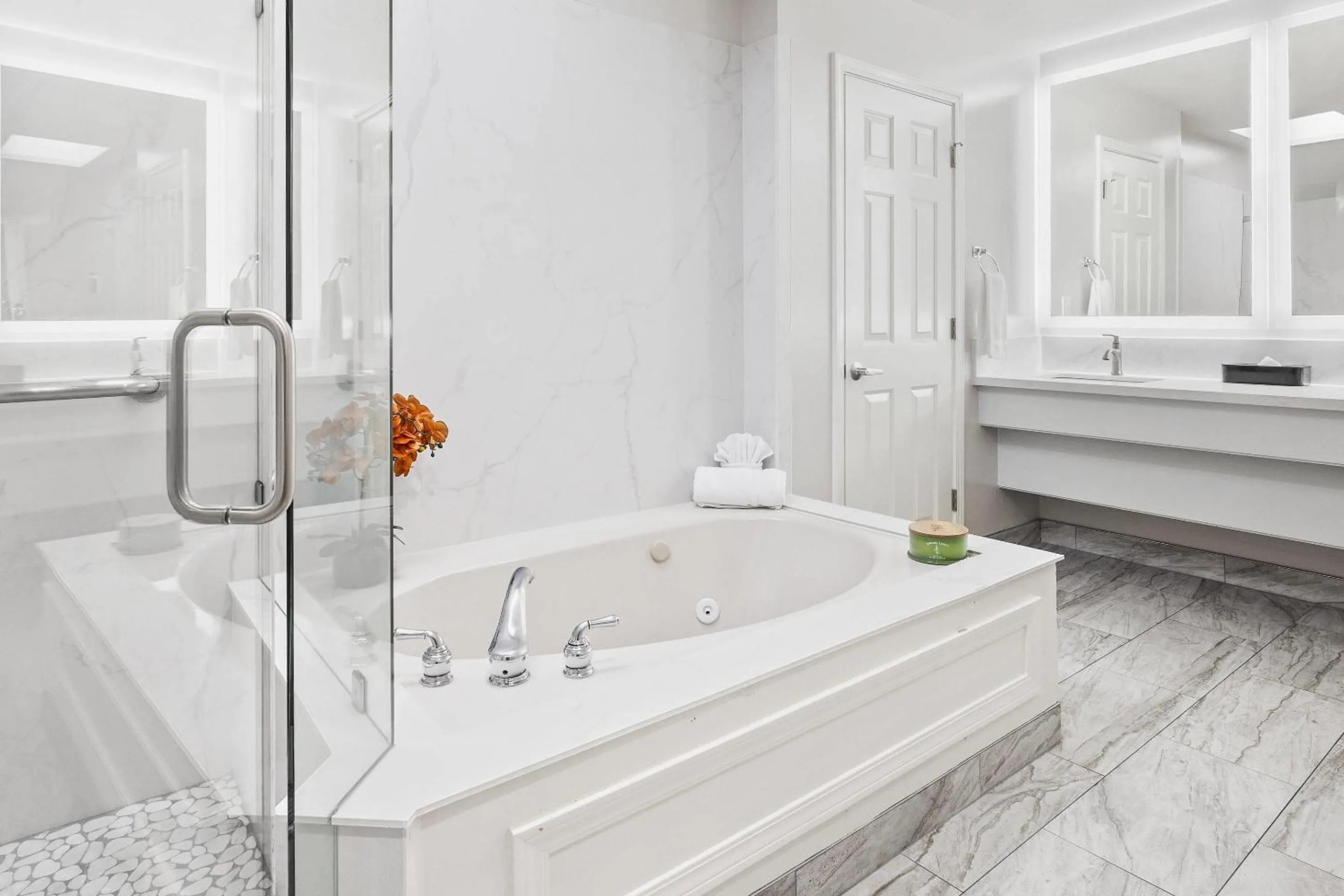 Bedroom in University Park Inn & Suites, an Ascend Collection Hotel