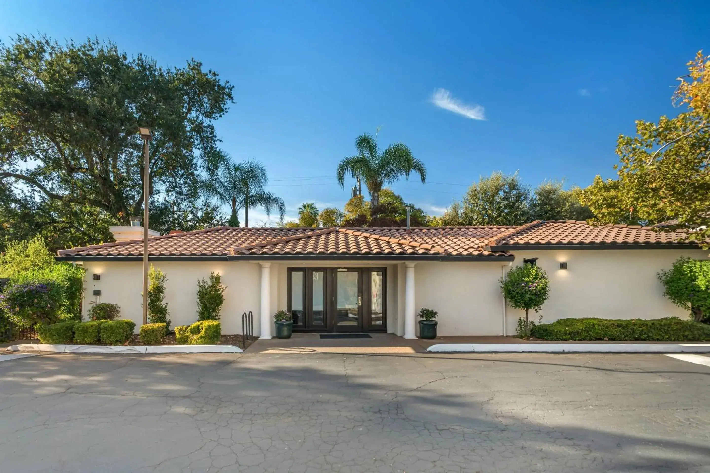 Property building in University Park Inn & Suites, an Ascend Collection Hotel Property building in University Park Inn & Suites, an Ascend Collection Hotel