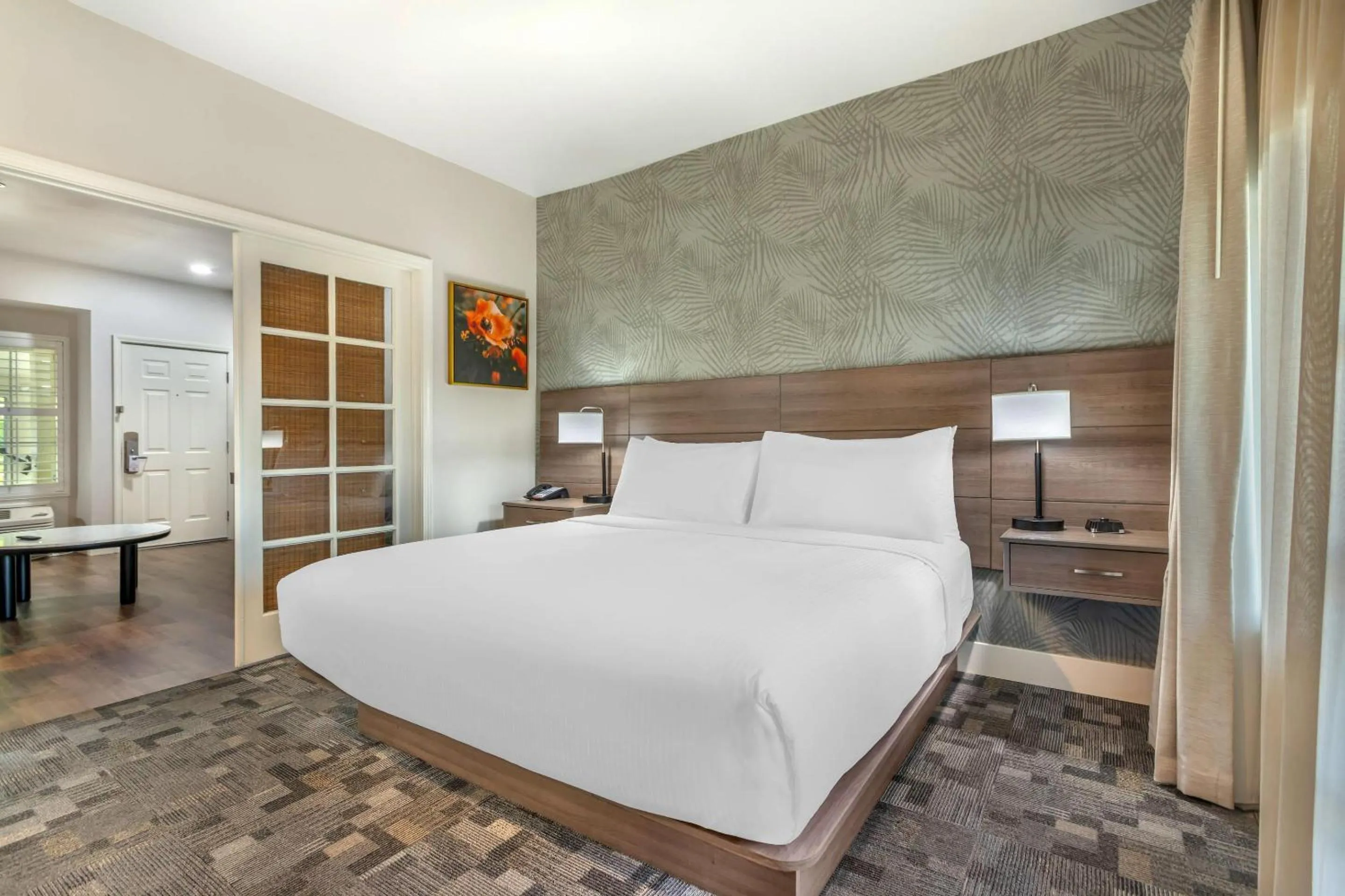 Bedroom, Bed in University Park Inn & Suites, an Ascend Collection Hotel