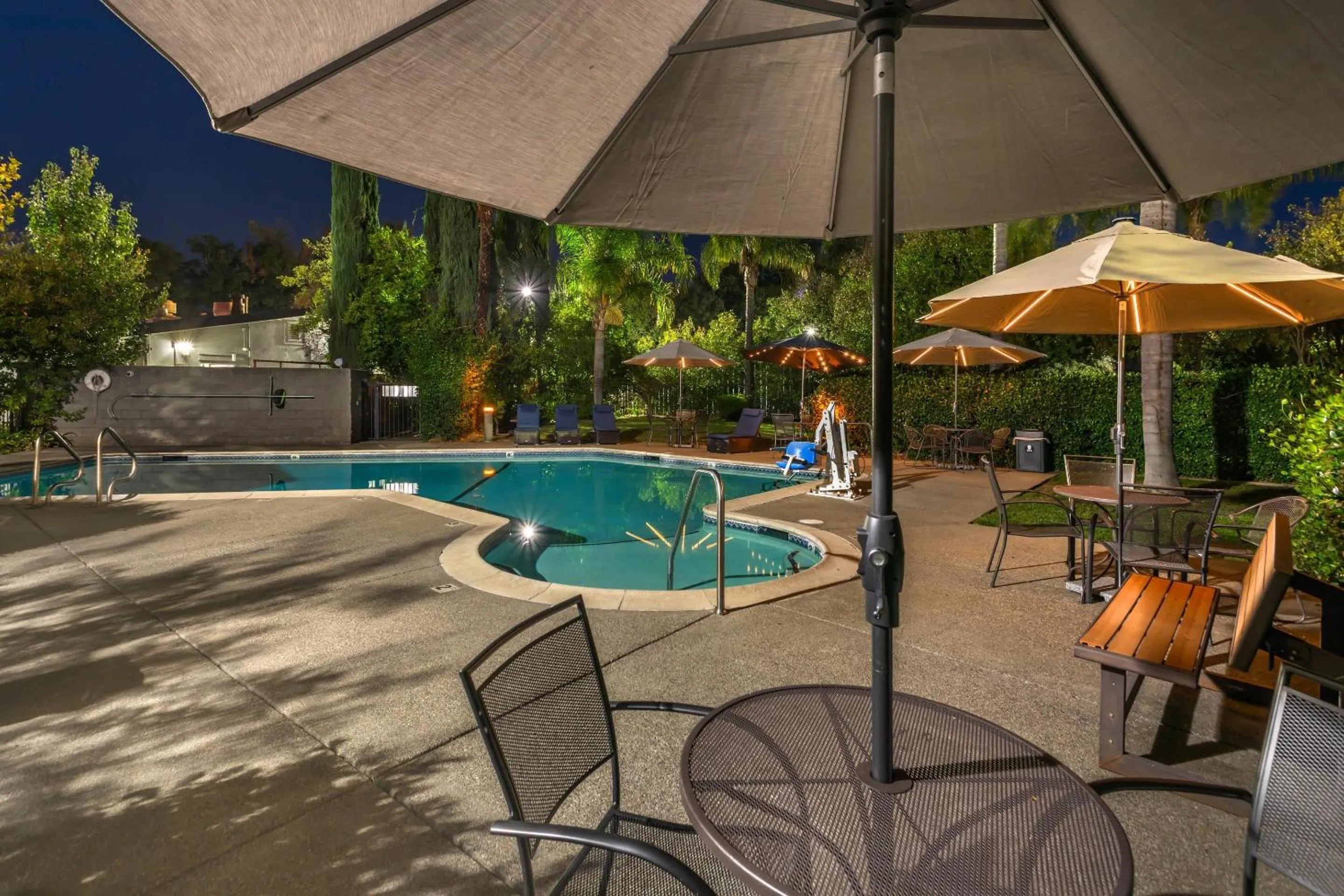 Property building in University Park Inn & Suites, an Ascend Collection Hotel