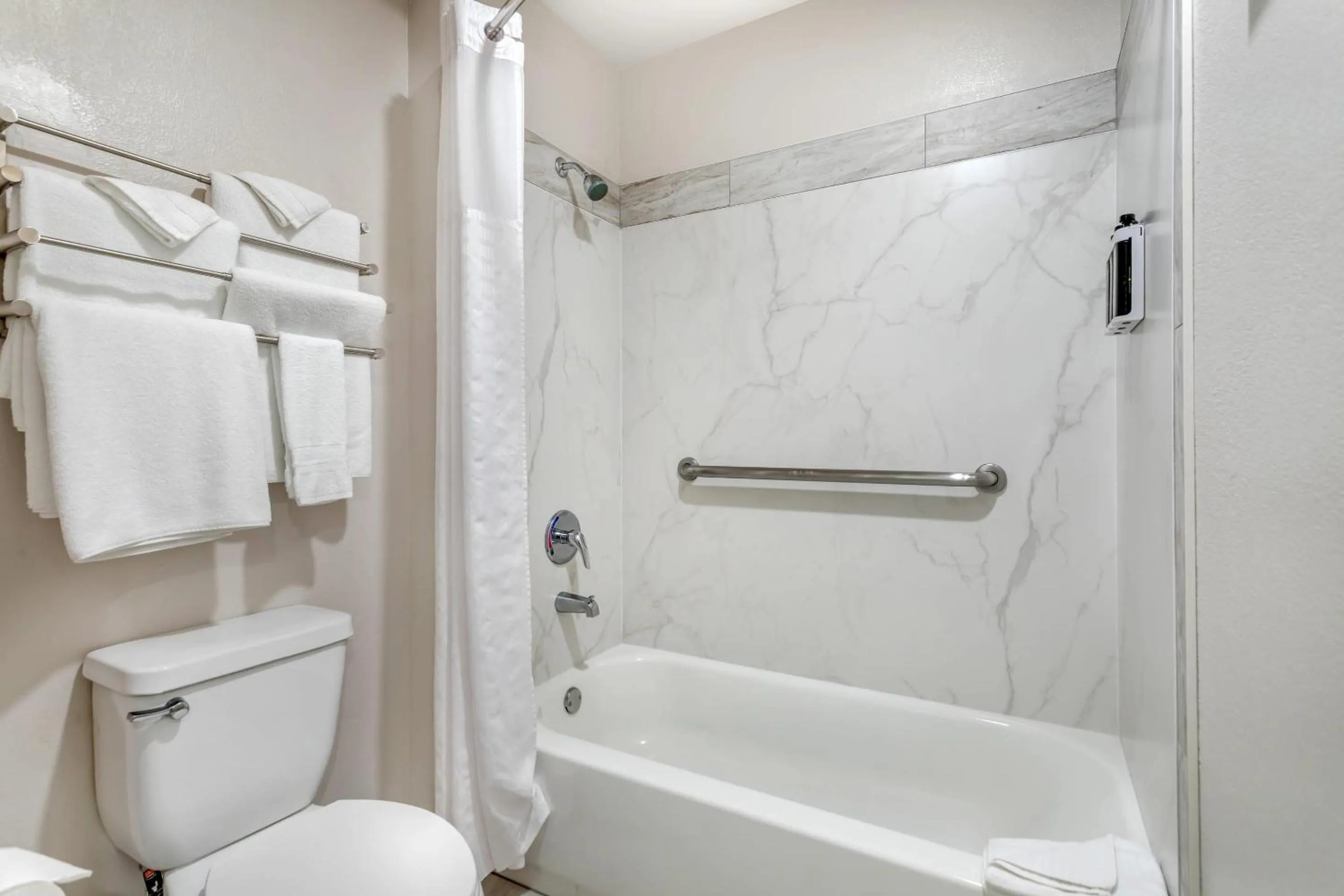 Bedroom in University Park Inn & Suites, an Ascend Collection Hotel