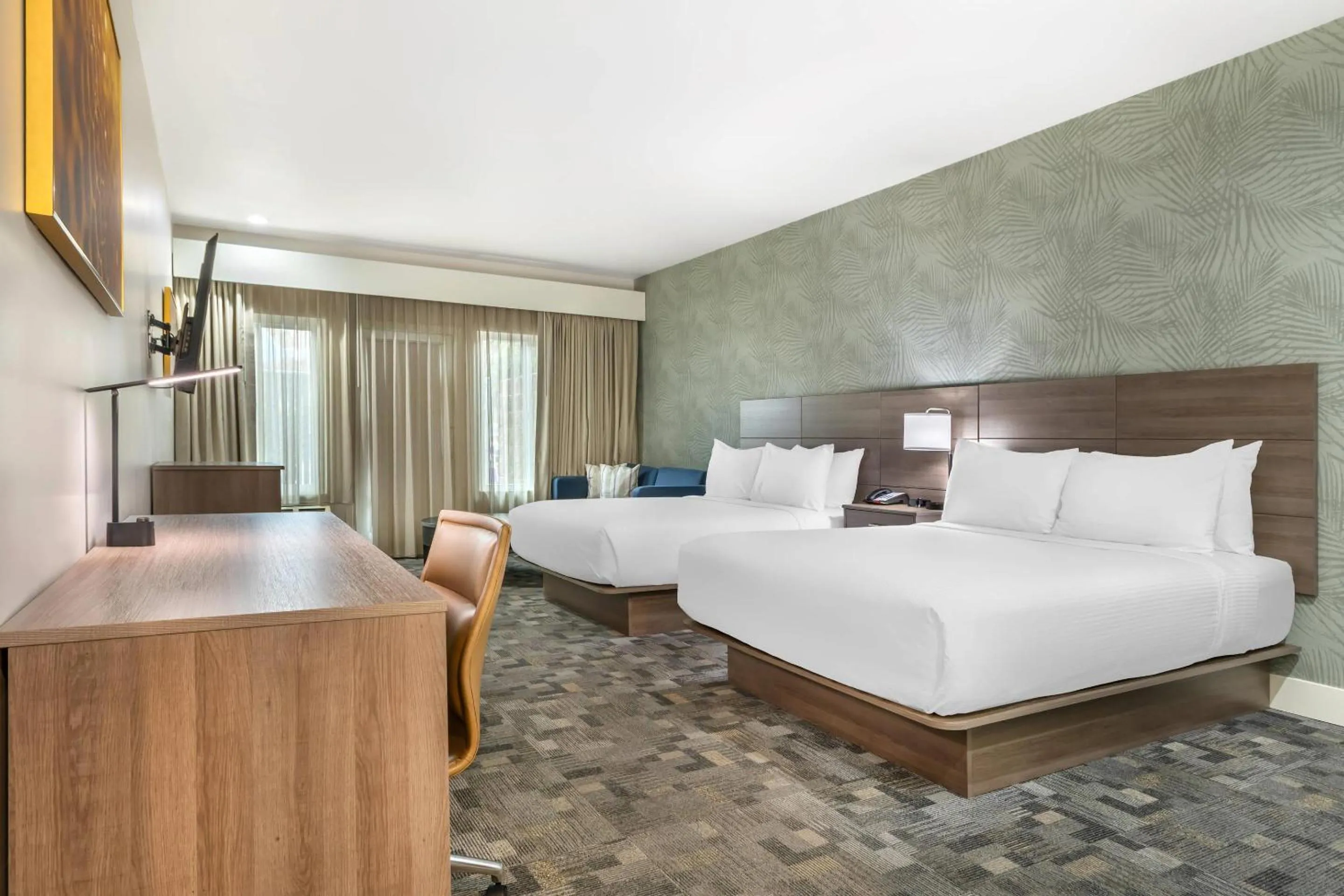 Bedroom, Bed in University Park Inn & Suites, an Ascend Collection Hotel