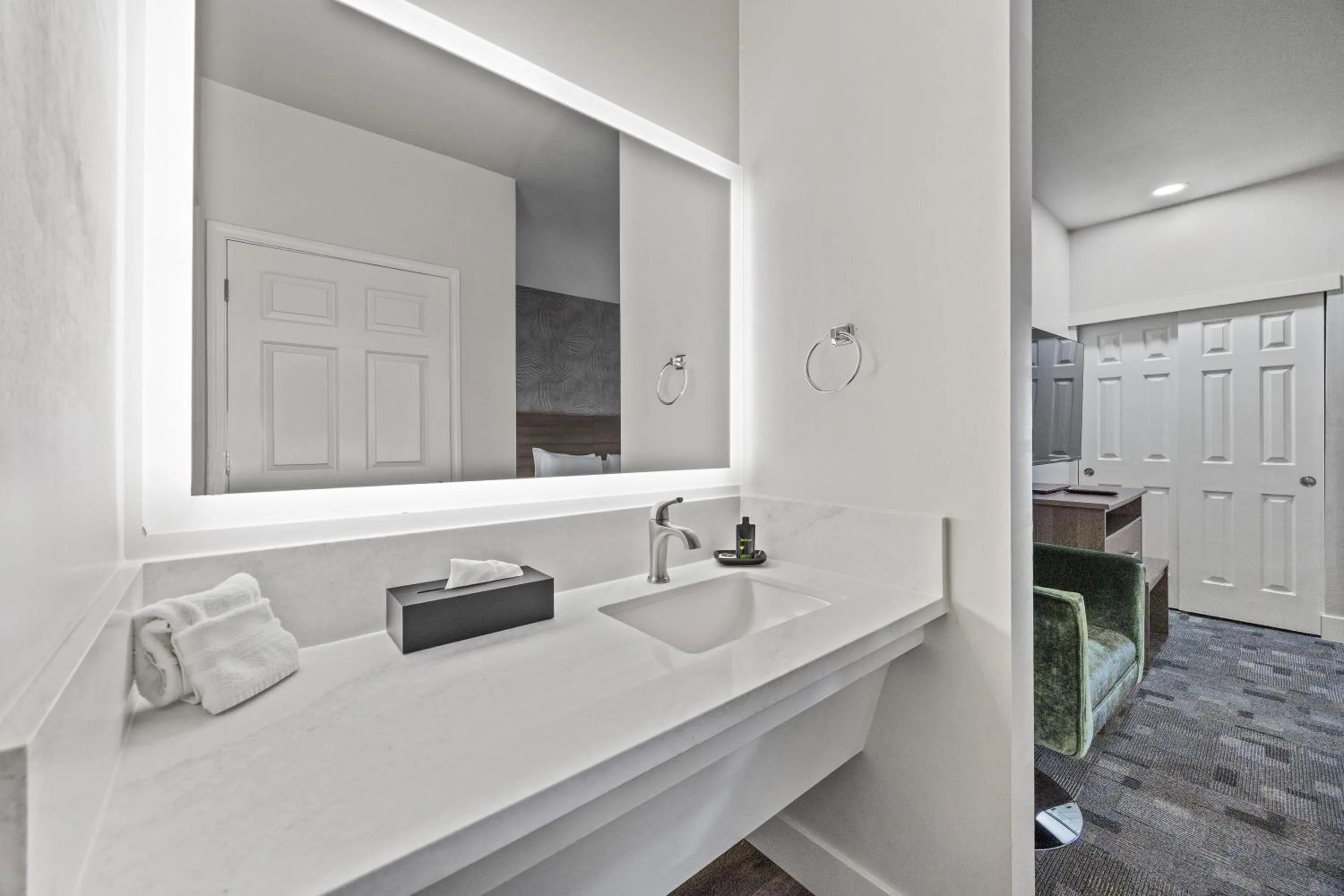 Bathroom in University Park Inn & Suites, an Ascend Collection Hotel