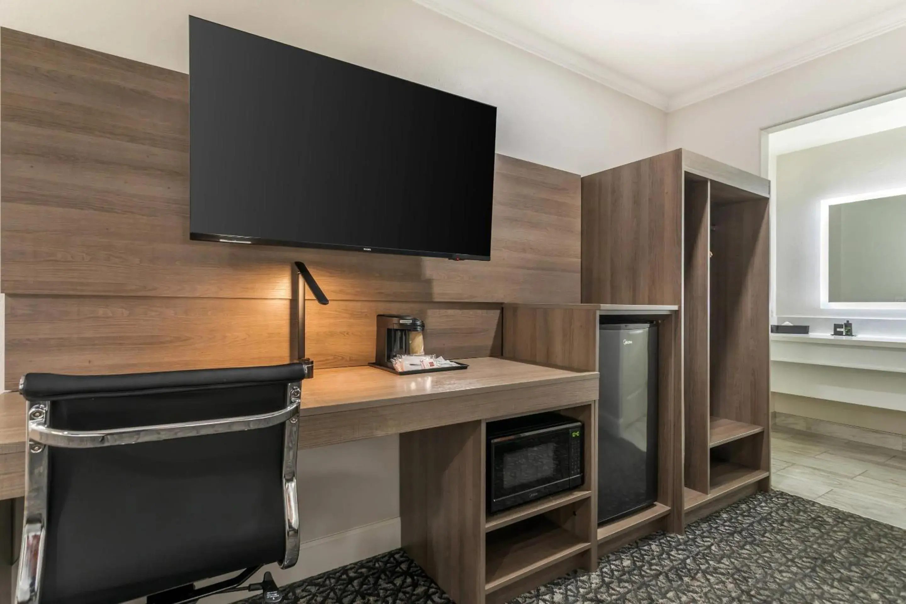 Bedroom in University Park Inn & Suites, an Ascend Collection Hotel Bedroom in University Park Inn & Suites, an Ascend Collection Hotel