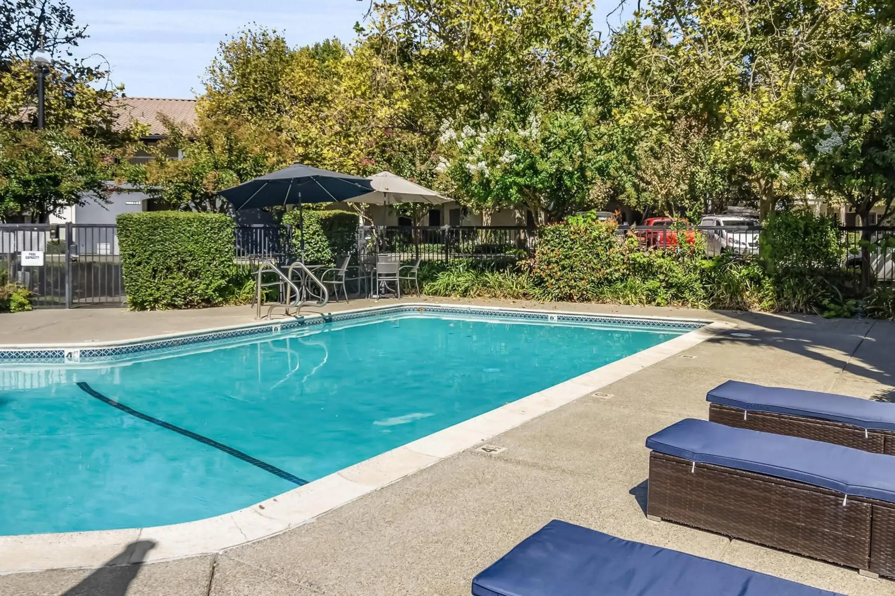 Swimming pool in University Park Inn & Suites, an Ascend Collection Hotel Swimming pool in University Park Inn & Suites, an Ascend Collection Hotel