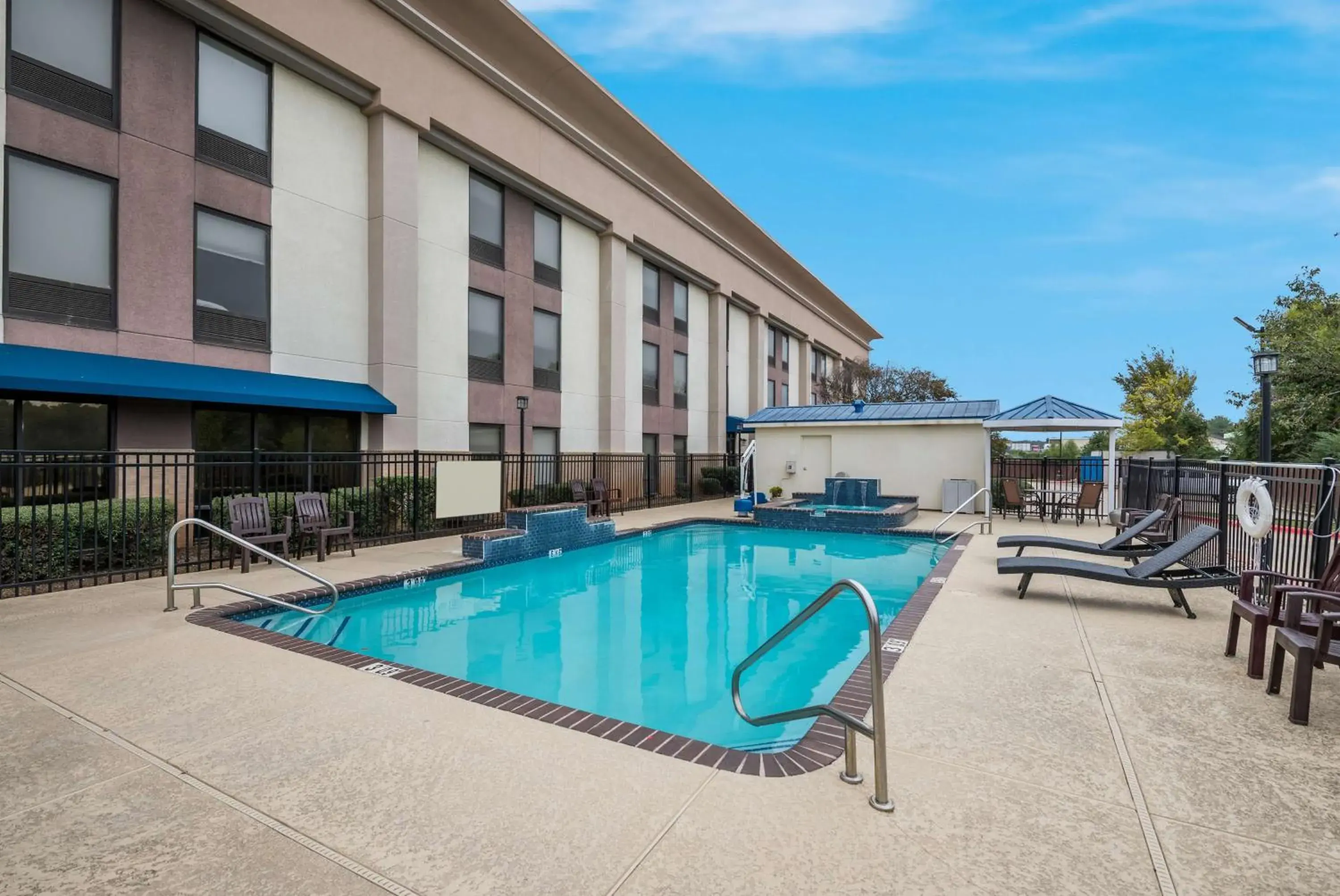 Pool view in Hampton Inn Marshall Pool view in Hampton Inn Marshall