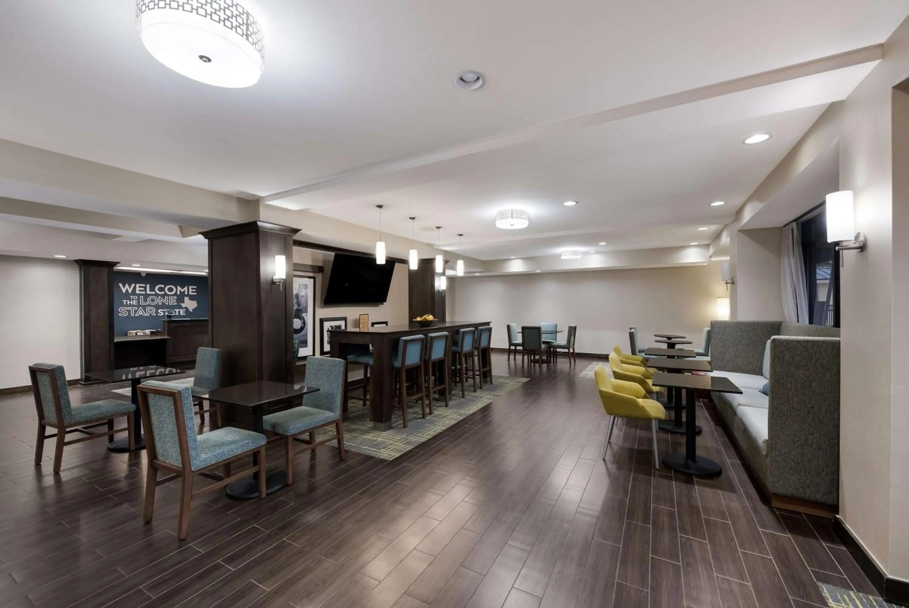 Breakfast in Hampton Inn Marshall