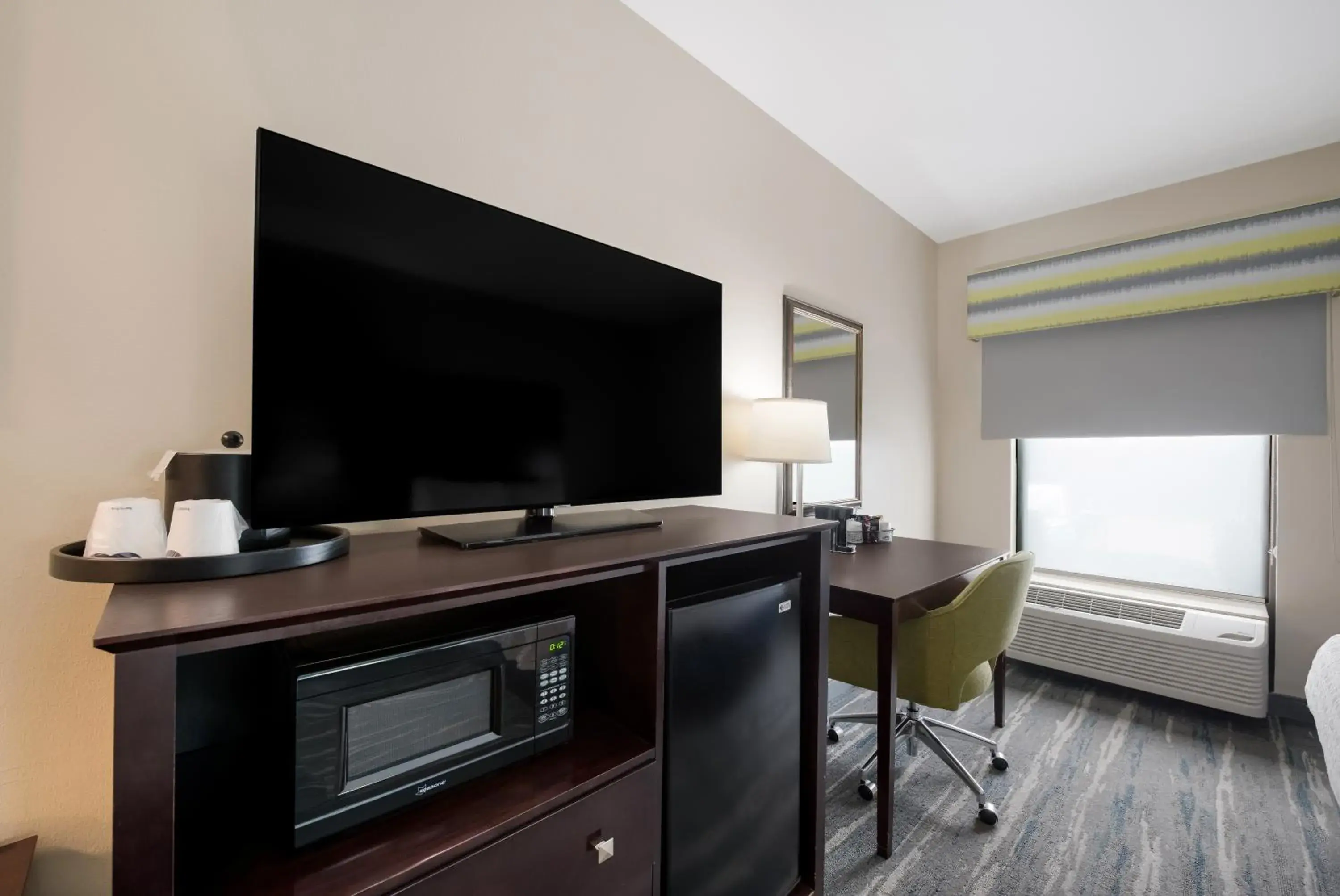 Executive King Room with Sofa Bed - Non-Smoking in Hampton Inn Marshall Executive King Room with Sofa Bed - Non-Smoking in Hampton Inn Marshall