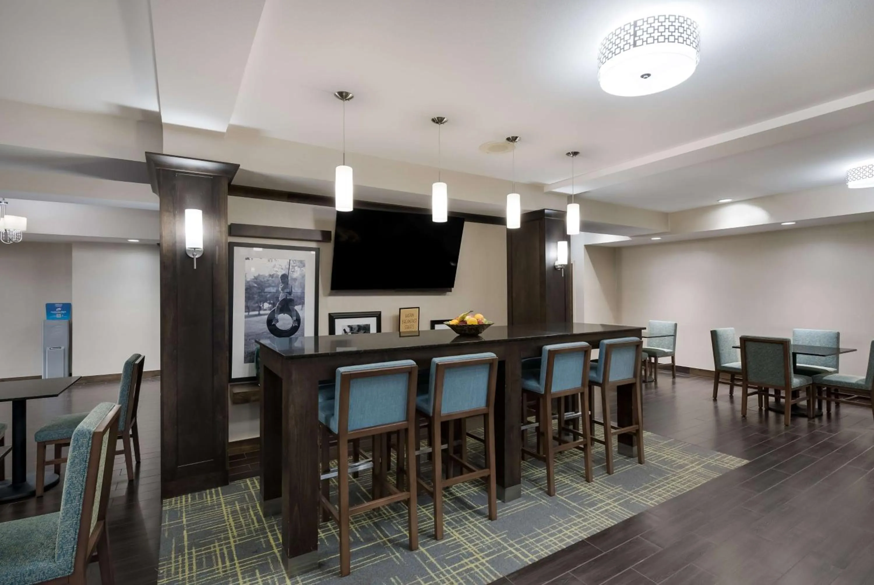 Breakfast in Hampton Inn Marshall