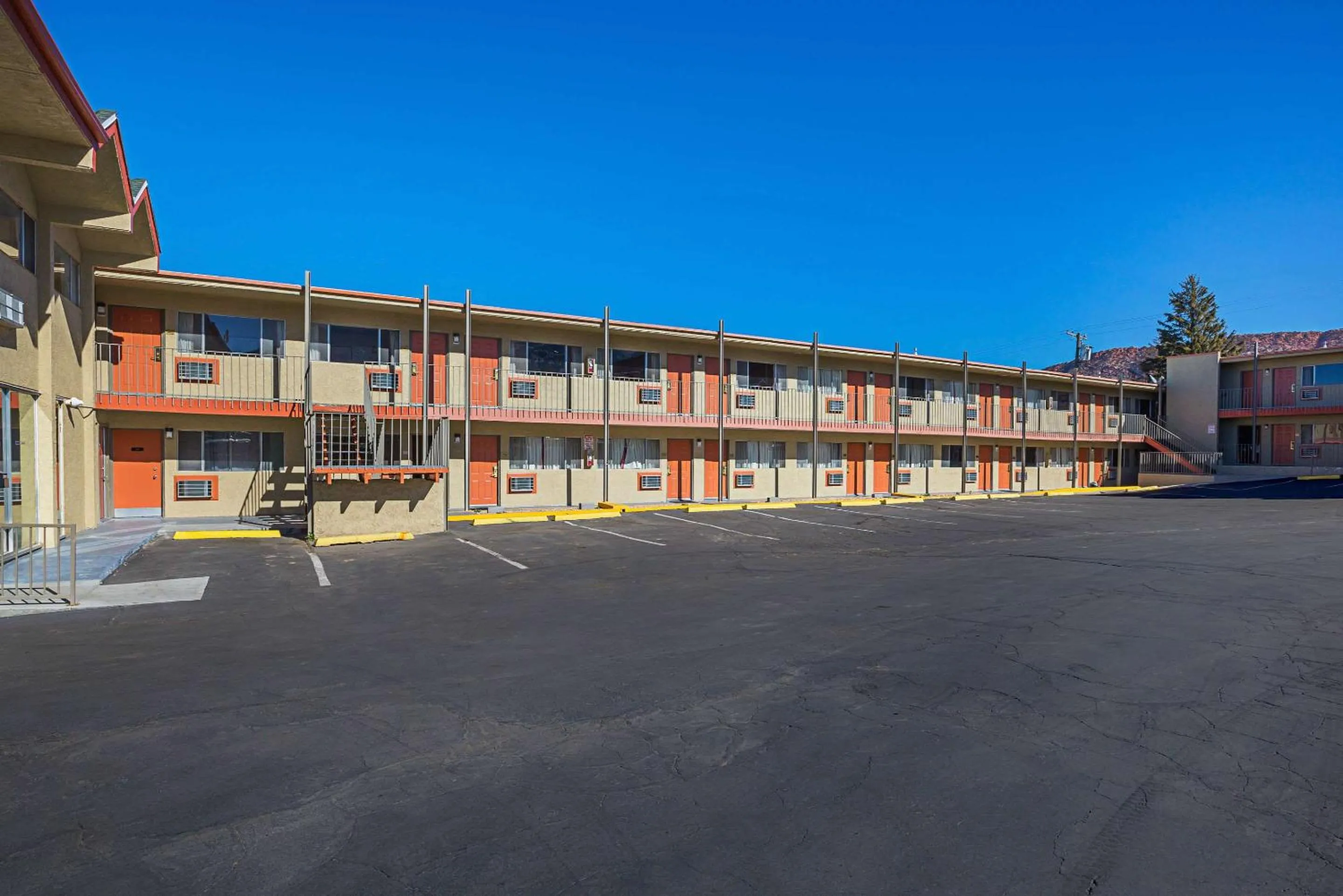 Property Building in Rodeway Inn Cedar City