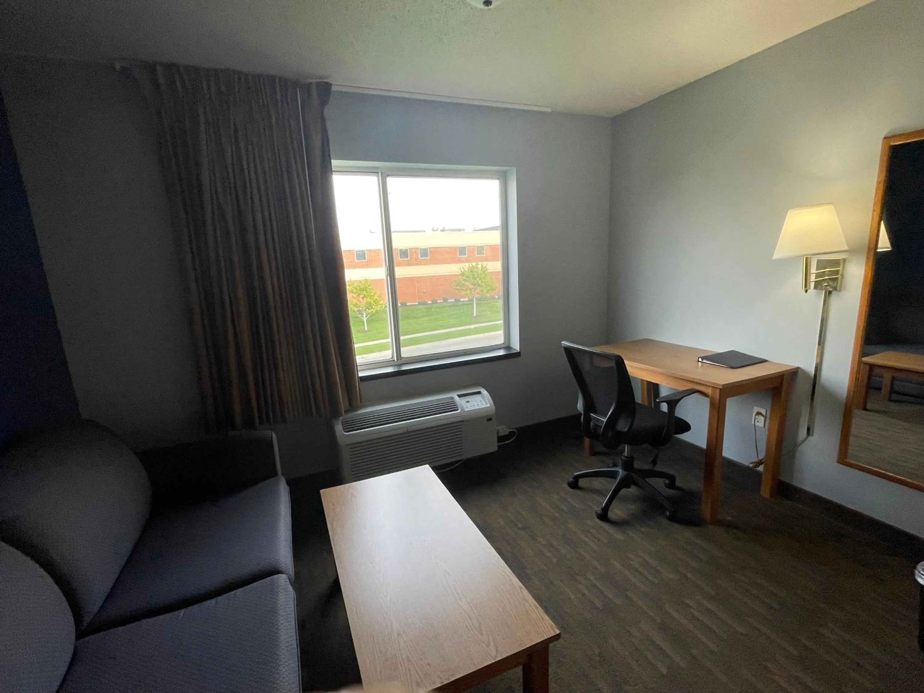Living room in New Victorian Inn & Suites Lincoln