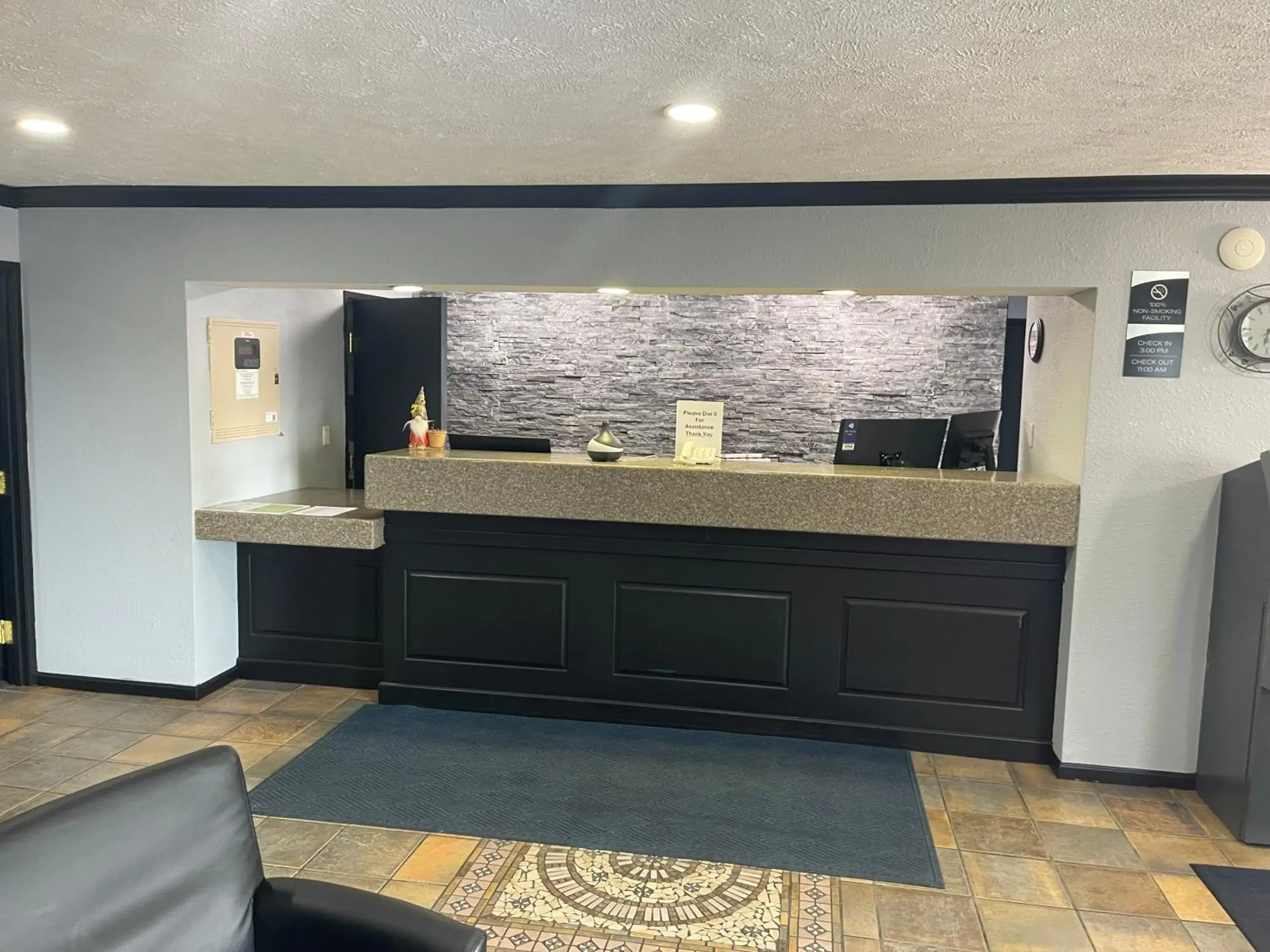 Lobby or reception in New Victorian Inn & Suites Lincoln Lobby or reception in New Victorian Inn & Suites Lincoln