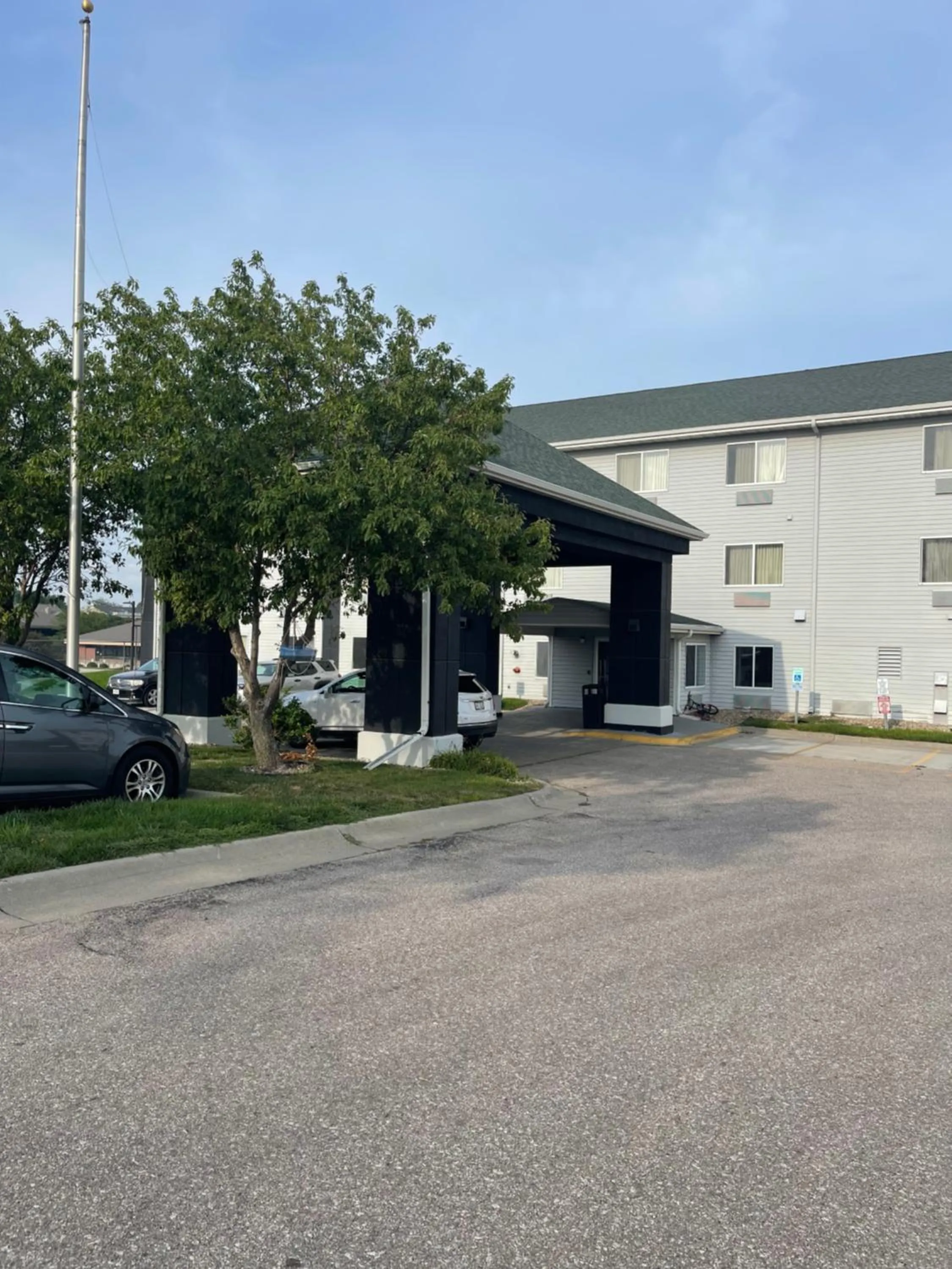 Property building in New Victorian Inn & Suites Lincoln