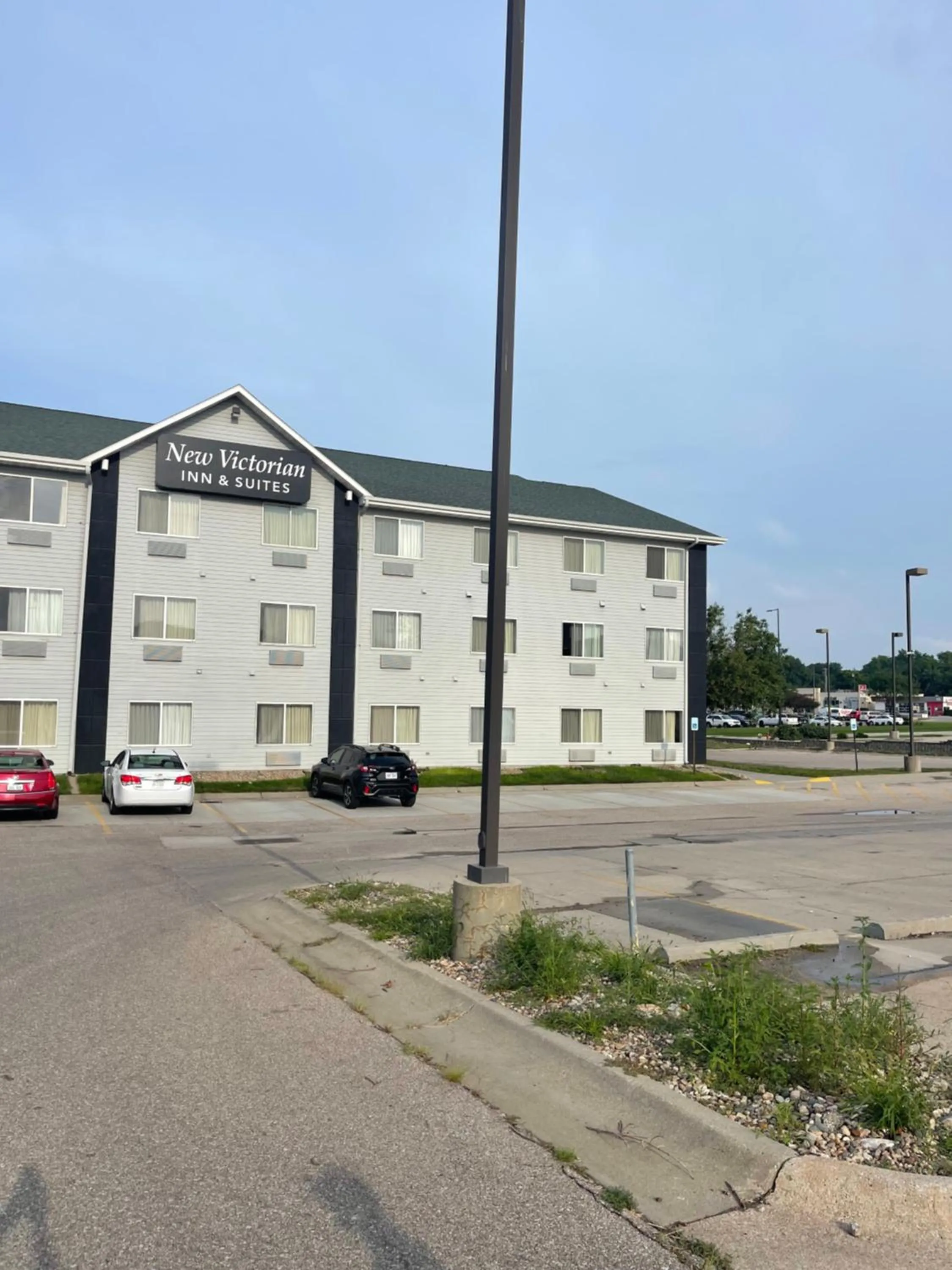 Property building in New Victorian Inn & Suites Lincoln