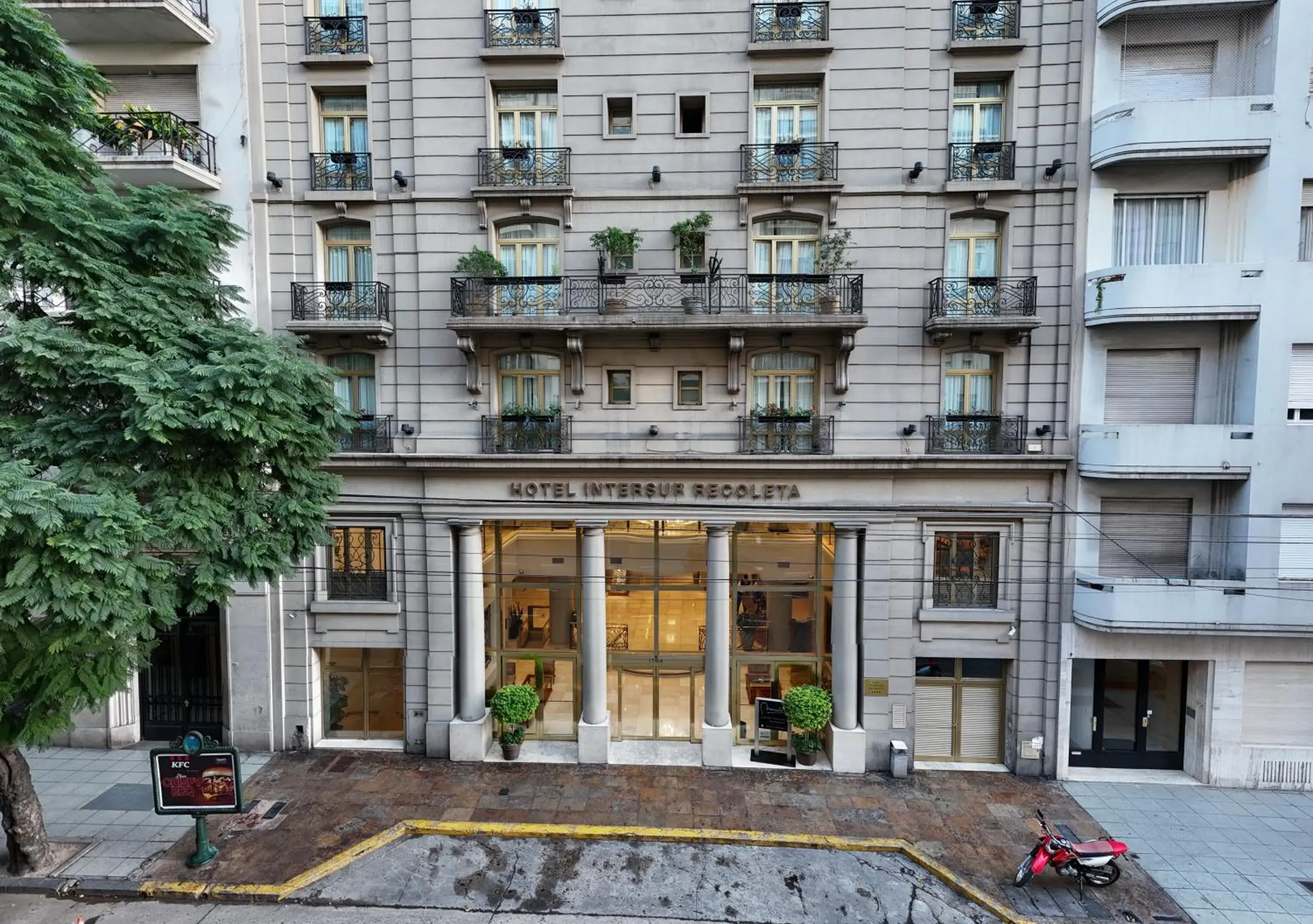 Property building in Hotel Intersur Recoleta Property building in Hotel Intersur Recoleta