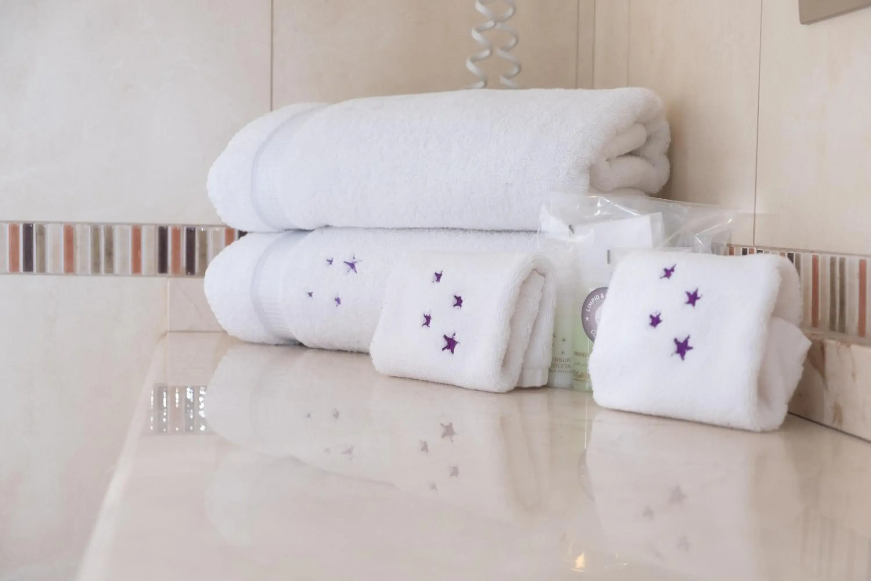 Bathroom, Bed in Hotel Intersur Recoleta Bathroom, Bed in Hotel Intersur Recoleta