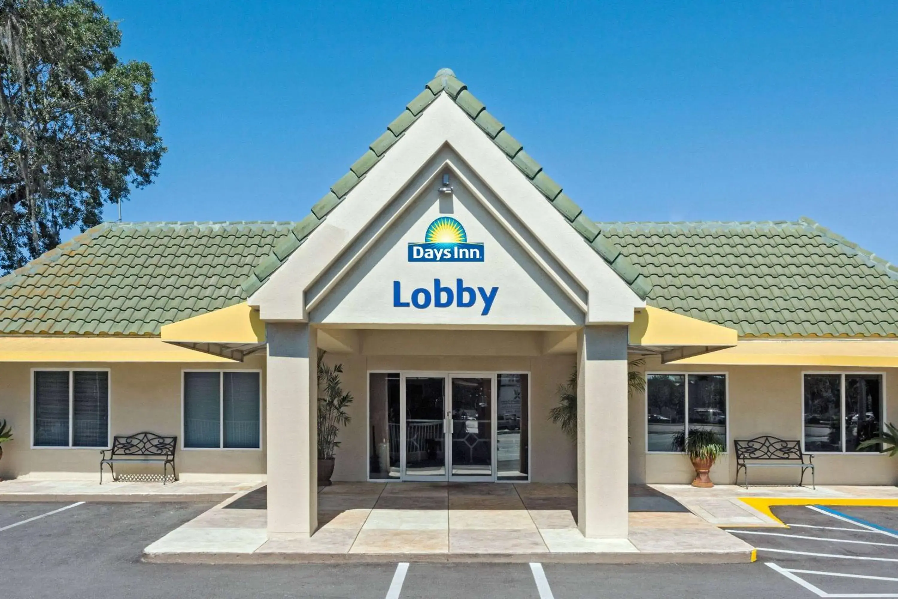 Property building in Days Inn by Wyndham Port Charlotte Town Center Property building in Days Inn by Wyndham Port Charlotte Town Center