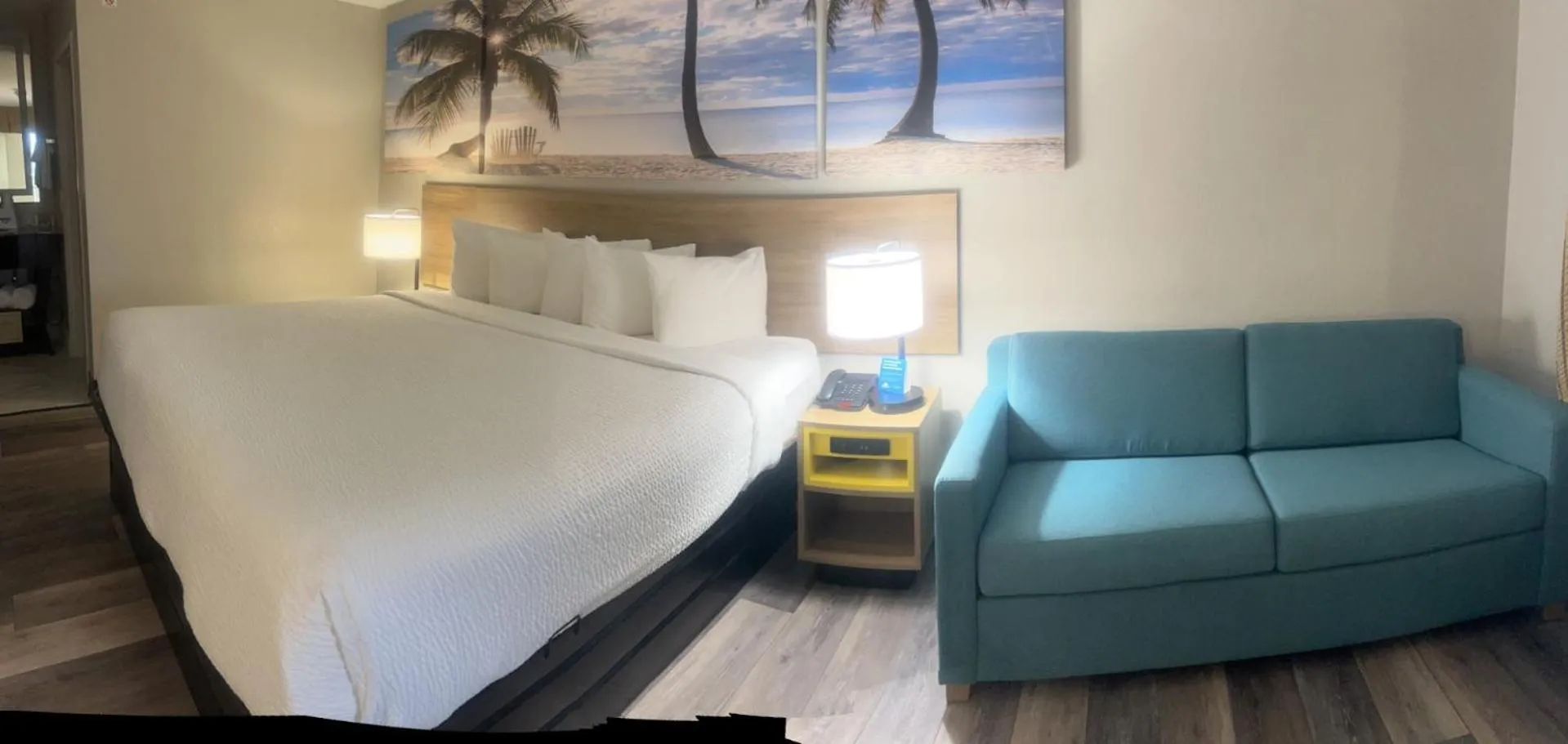 Bed in Days Inn by Wyndham Port Charlotte Town Center