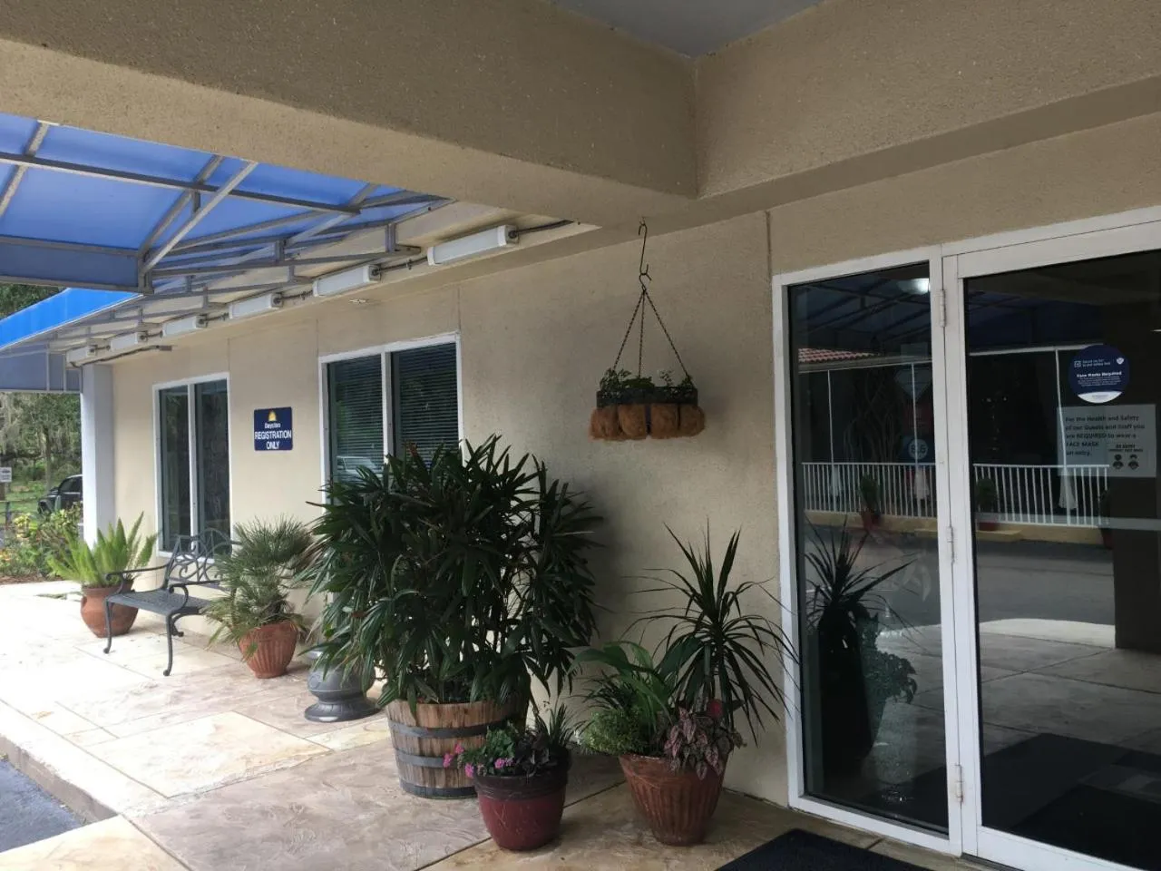 Facade/entrance in Days Inn by Wyndham Port Charlotte Town Center