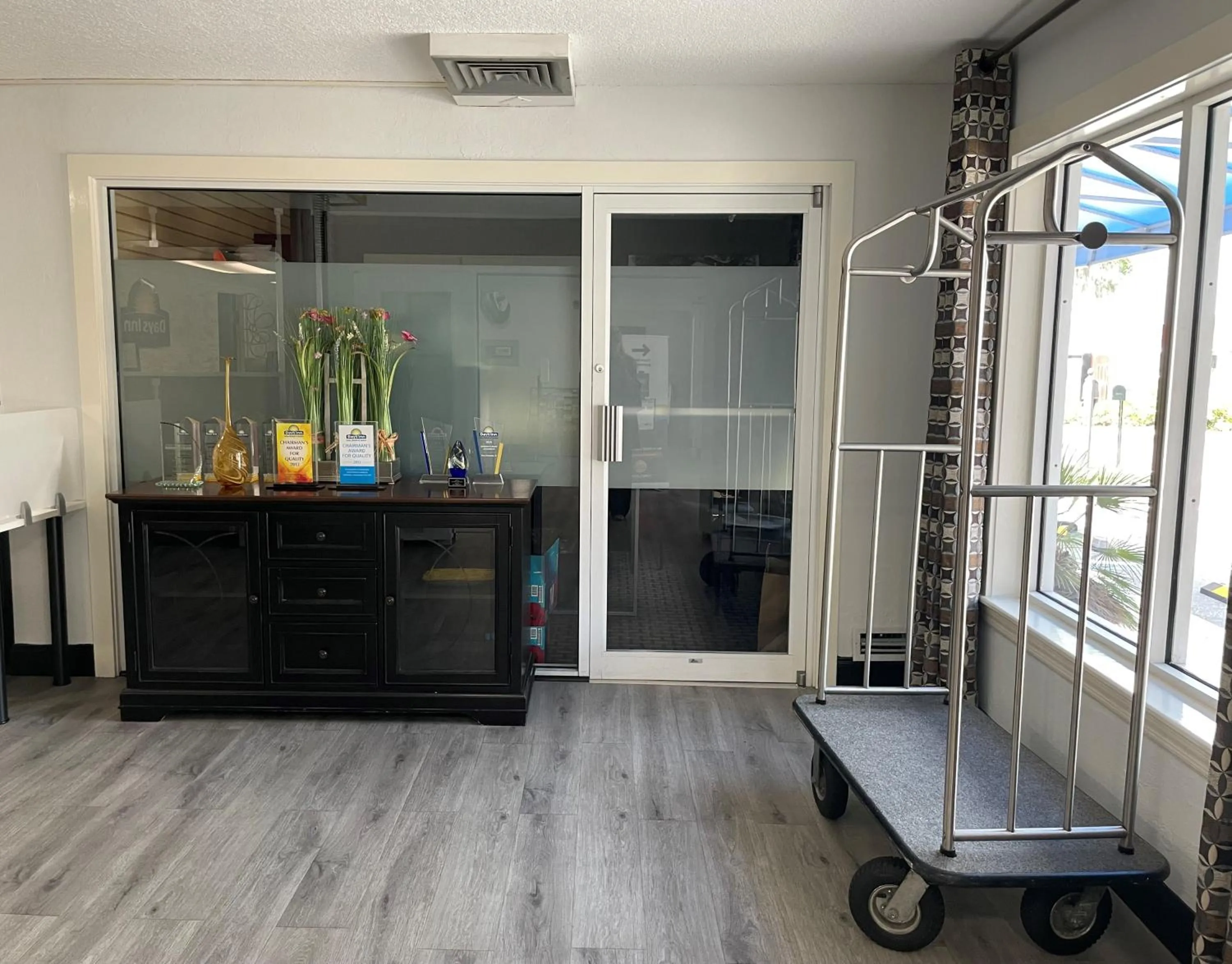 Lobby or reception in Days Inn by Wyndham Port Charlotte Town Center