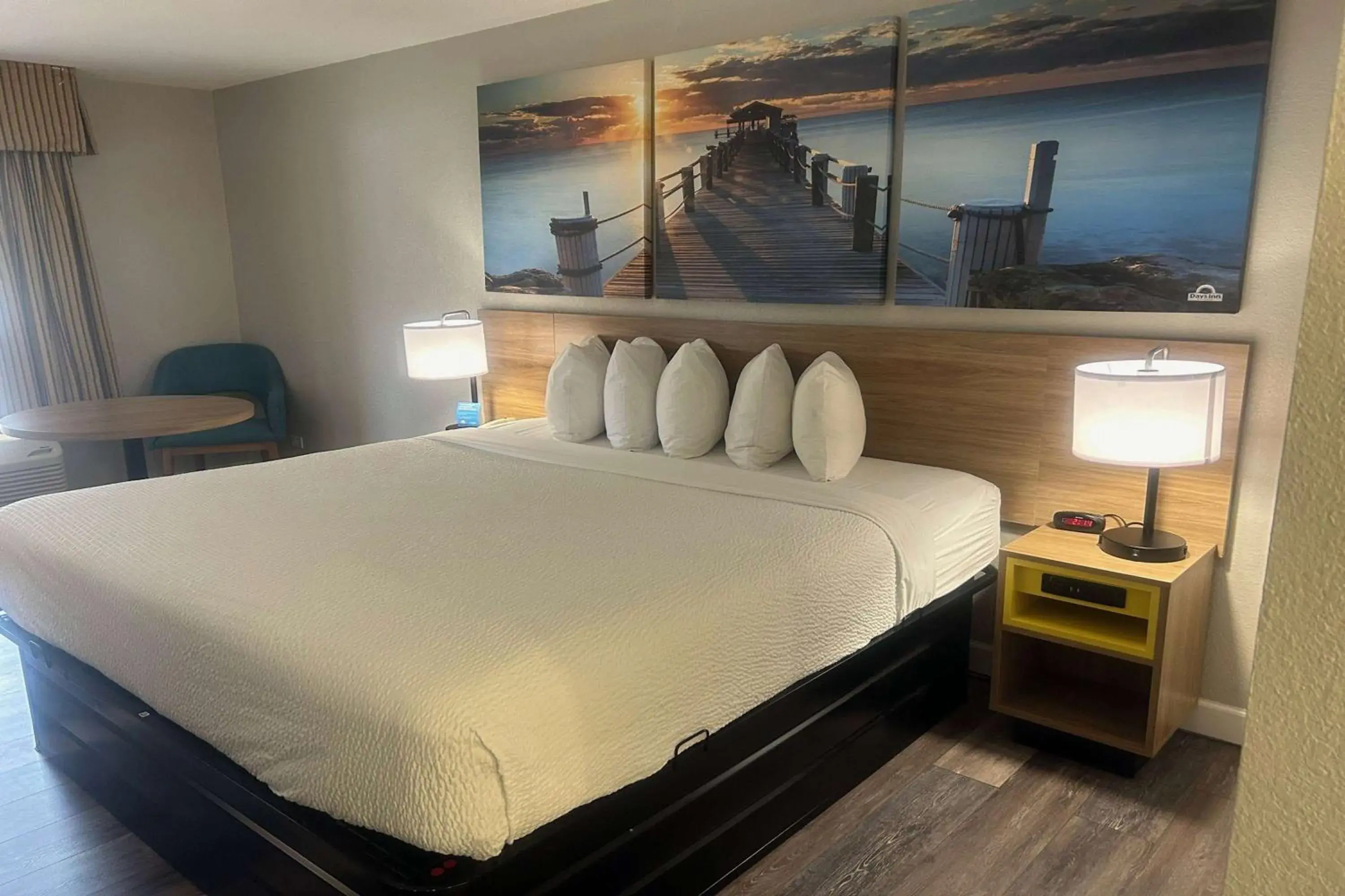 Photo of the whole room, Bed in Days Inn by Wyndham Port Charlotte Town Center Photo of the whole room, Bed in Days Inn by Wyndham Port Charlotte Town Center