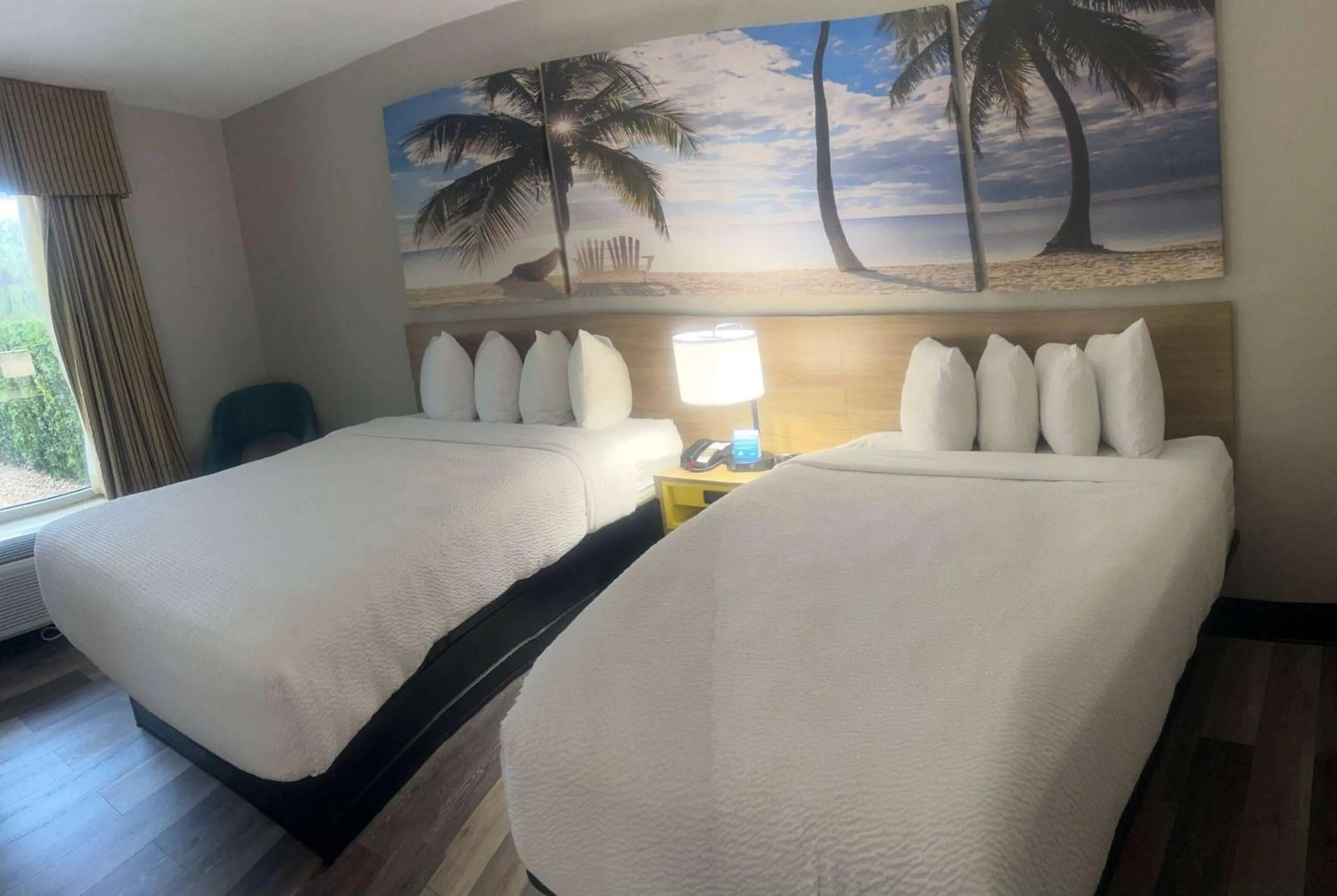 Photo of the whole room, Bed in Days Inn by Wyndham Port Charlotte Town Center