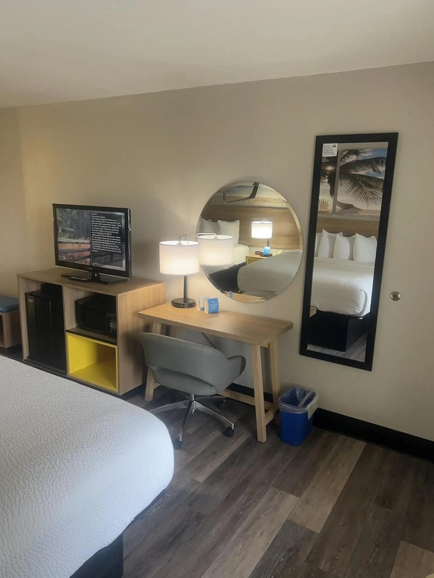 Bed in Days Inn by Wyndham Port Charlotte Town Center