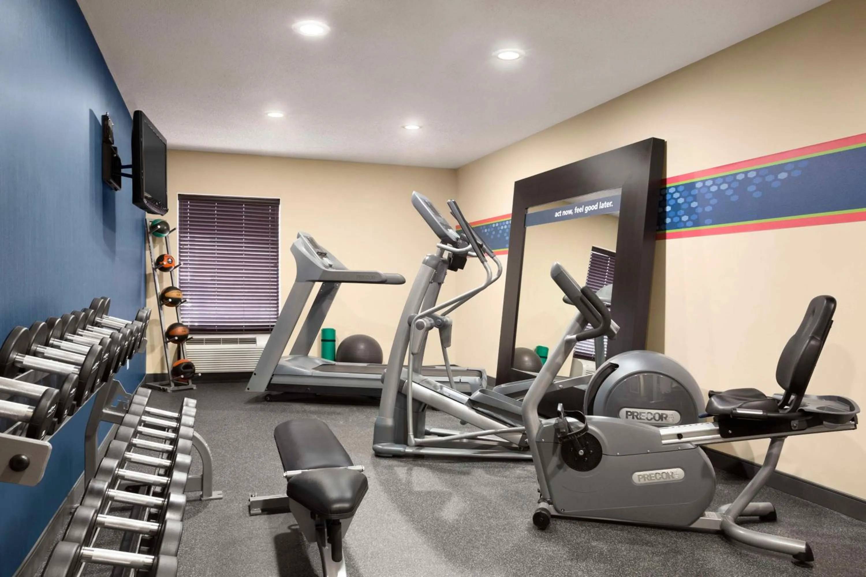 Fitness centre/facilities in Hampton Inn Forrest City