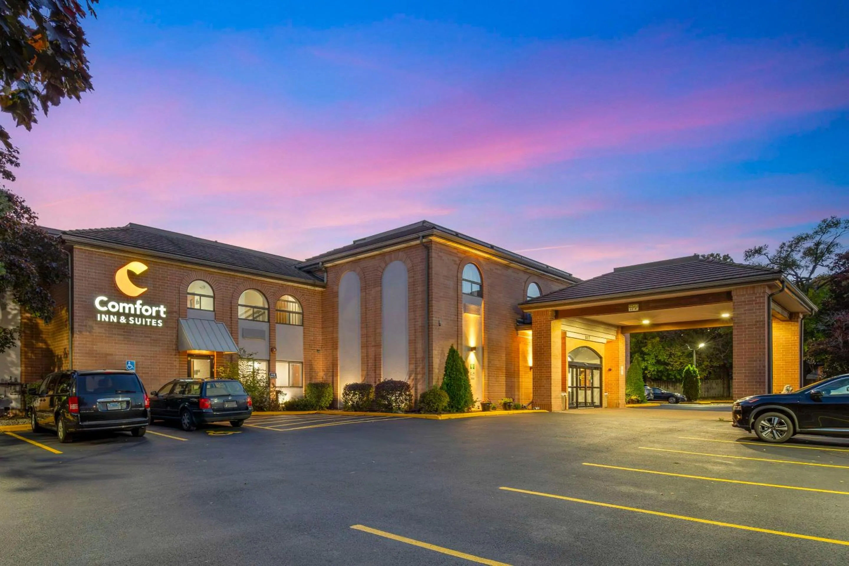 Property building in Comfort Inn & Suites Mundelein-Vernon Hills