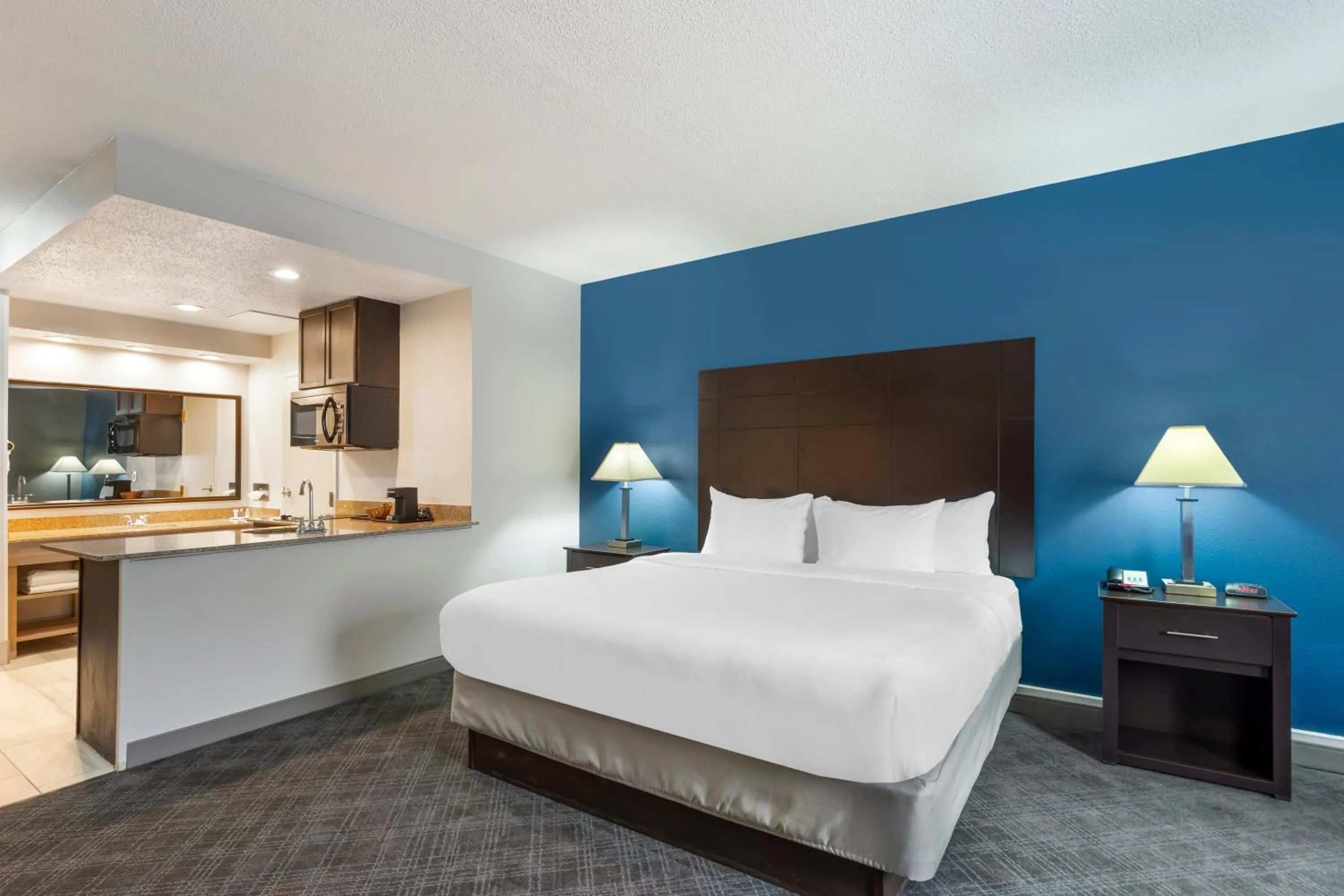 Bedroom, Bed in Comfort Inn & Suites Mundelein-Vernon Hills