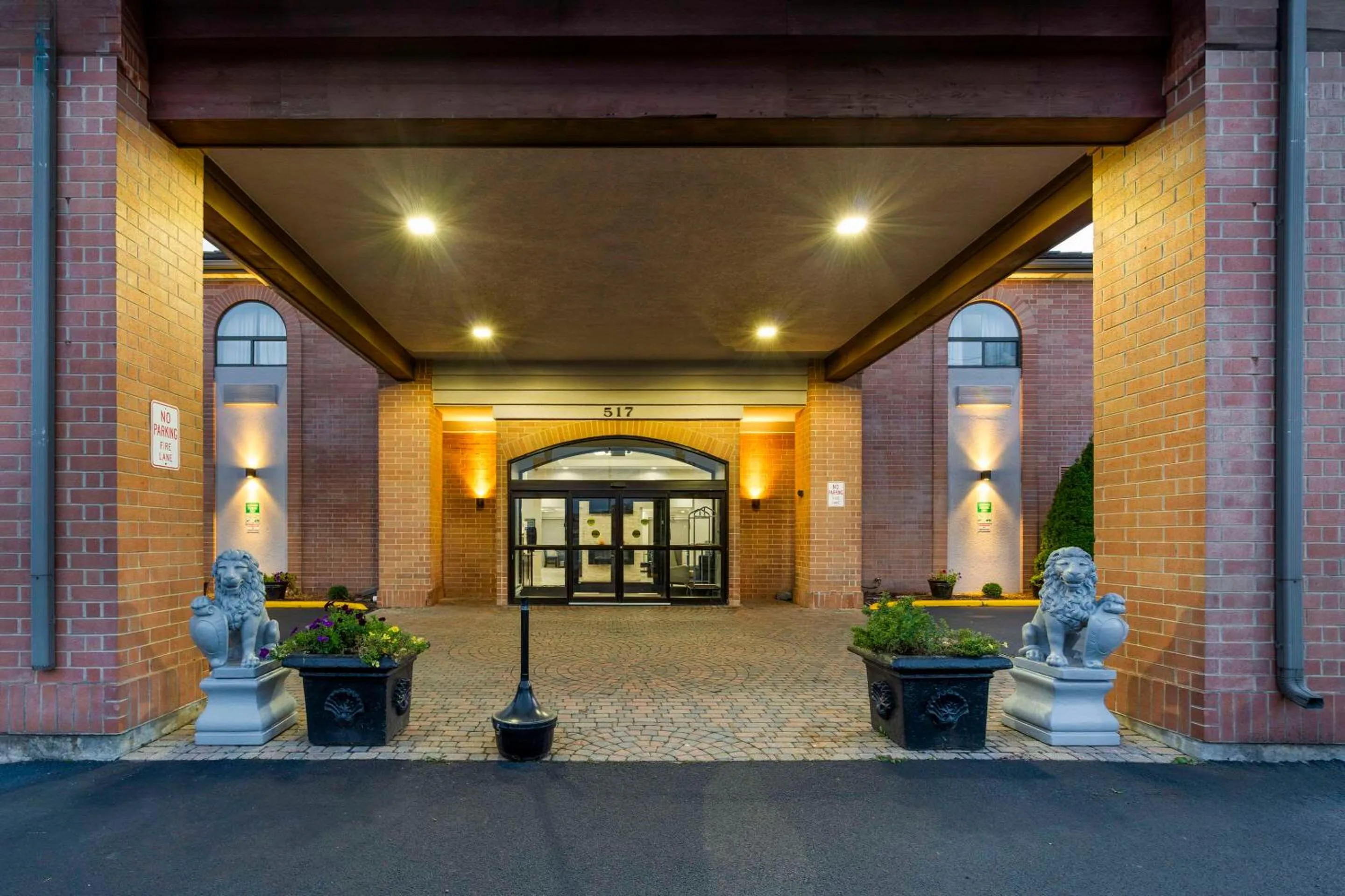 Property building in Comfort Inn & Suites Mundelein-Vernon Hills