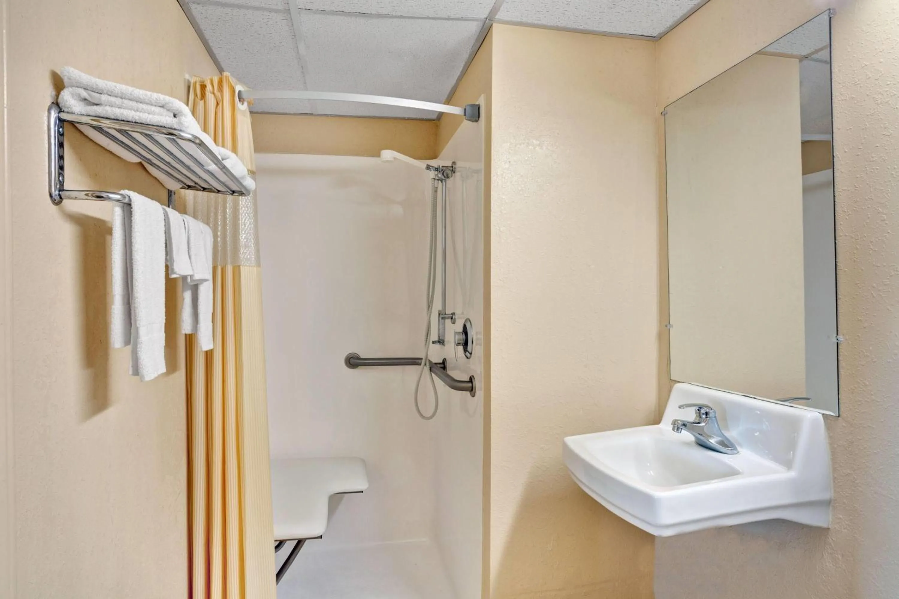 Shower in Days Inn by Wyndham Louisville Airport Fair and Expo Center