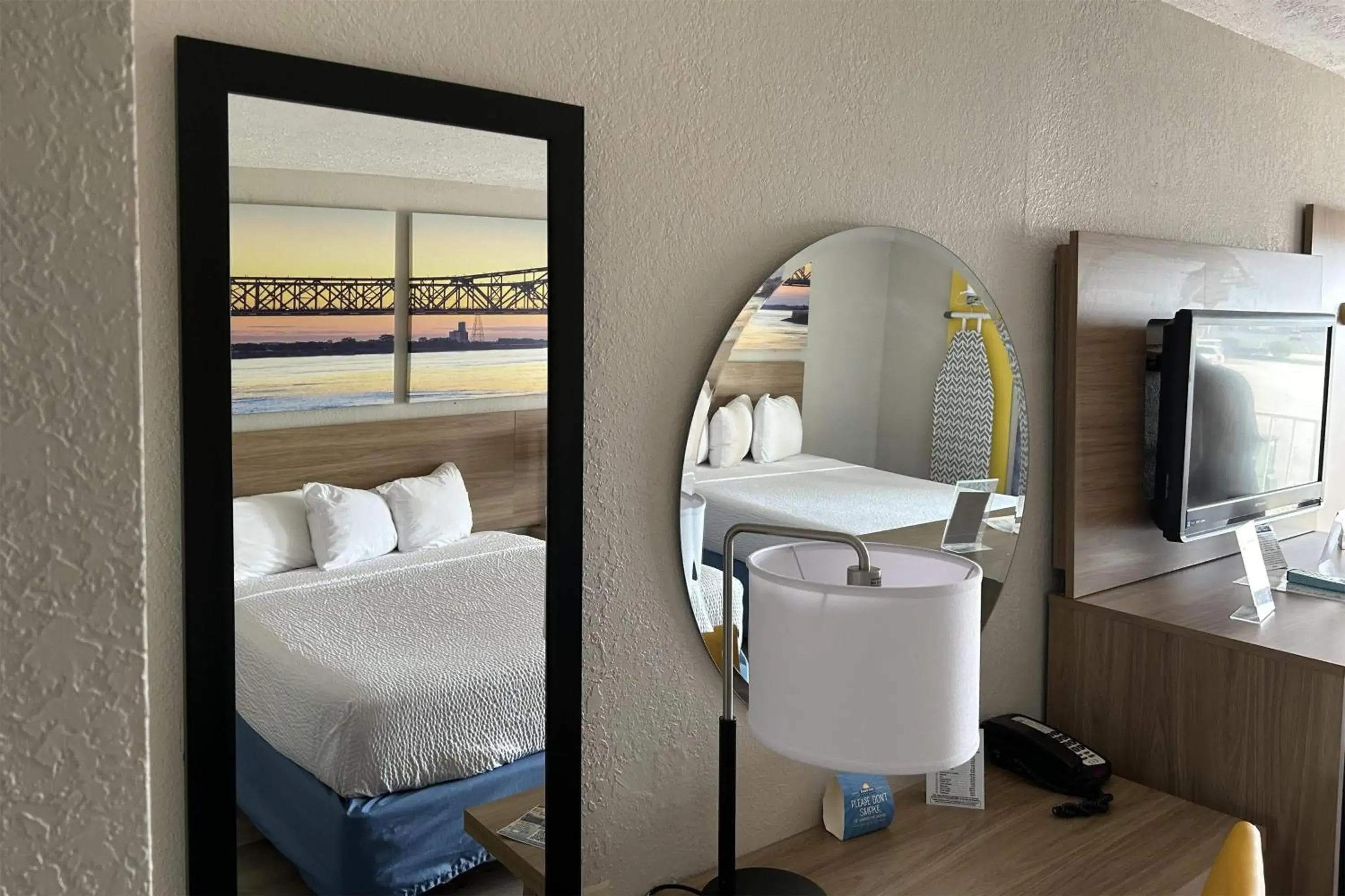 Photo of the whole room, Bed in Days Inn by Wyndham Louisville Airport Fair and Expo Center Photo of the whole room, Bed in Days Inn by Wyndham Louisville Airport Fair and Expo Center