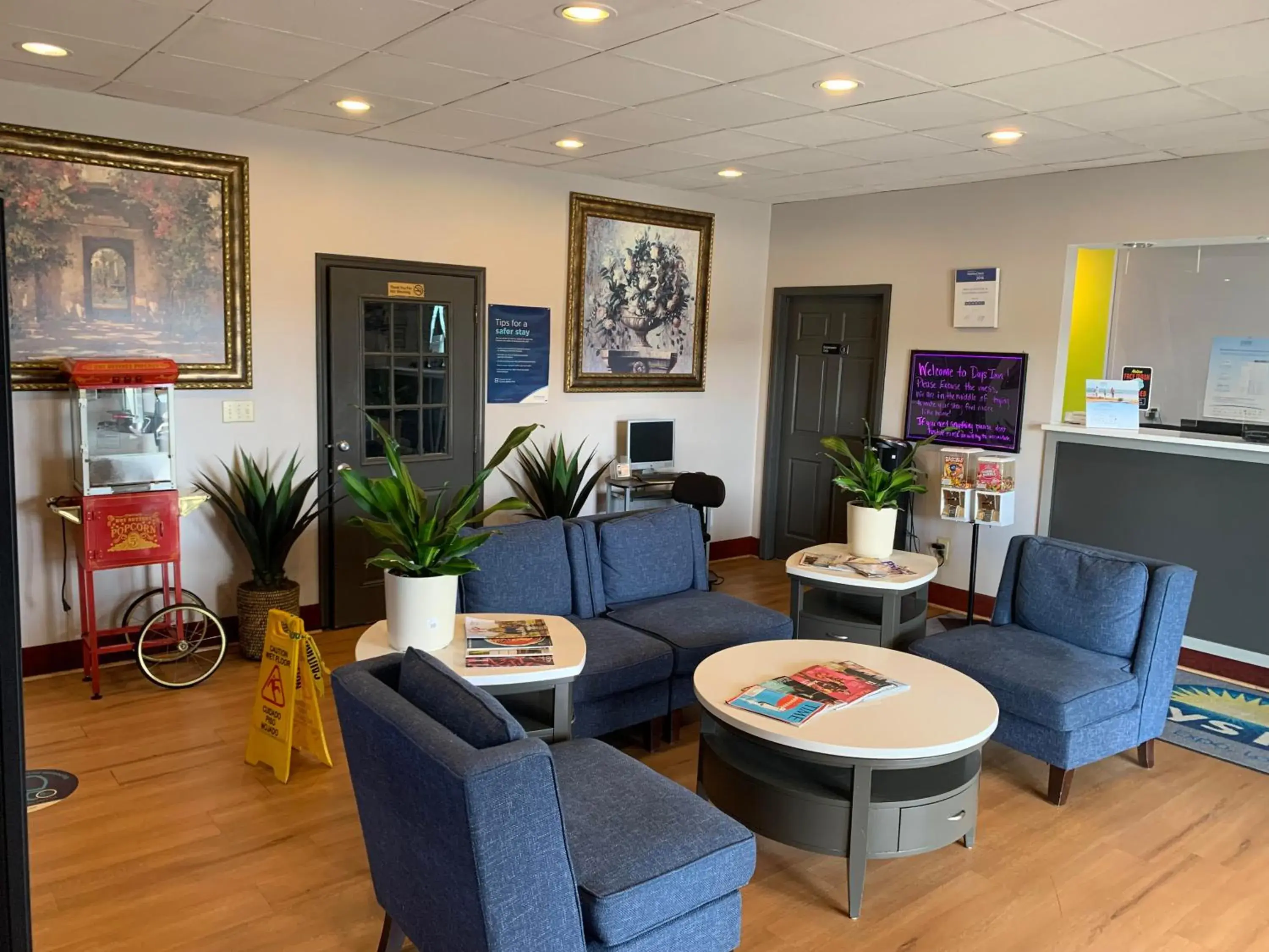 Property building in Days Inn by Wyndham Louisville Airport Fair and Expo Center Property building in Days Inn by Wyndham Louisville Airport Fair and Expo Center