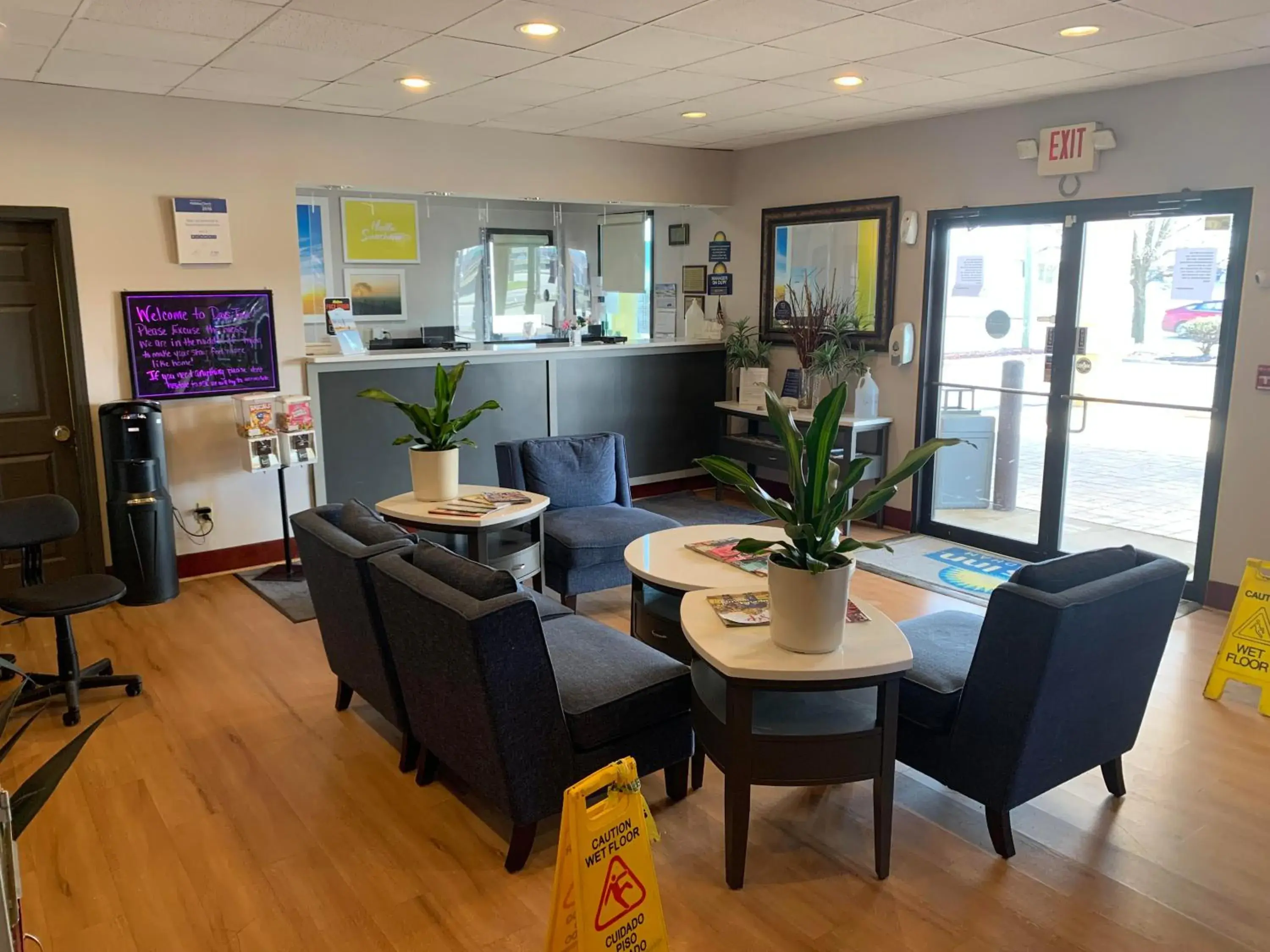 Property building in Days Inn by Wyndham Louisville Airport Fair and Expo Center Property building in Days Inn by Wyndham Louisville Airport Fair and Expo Center