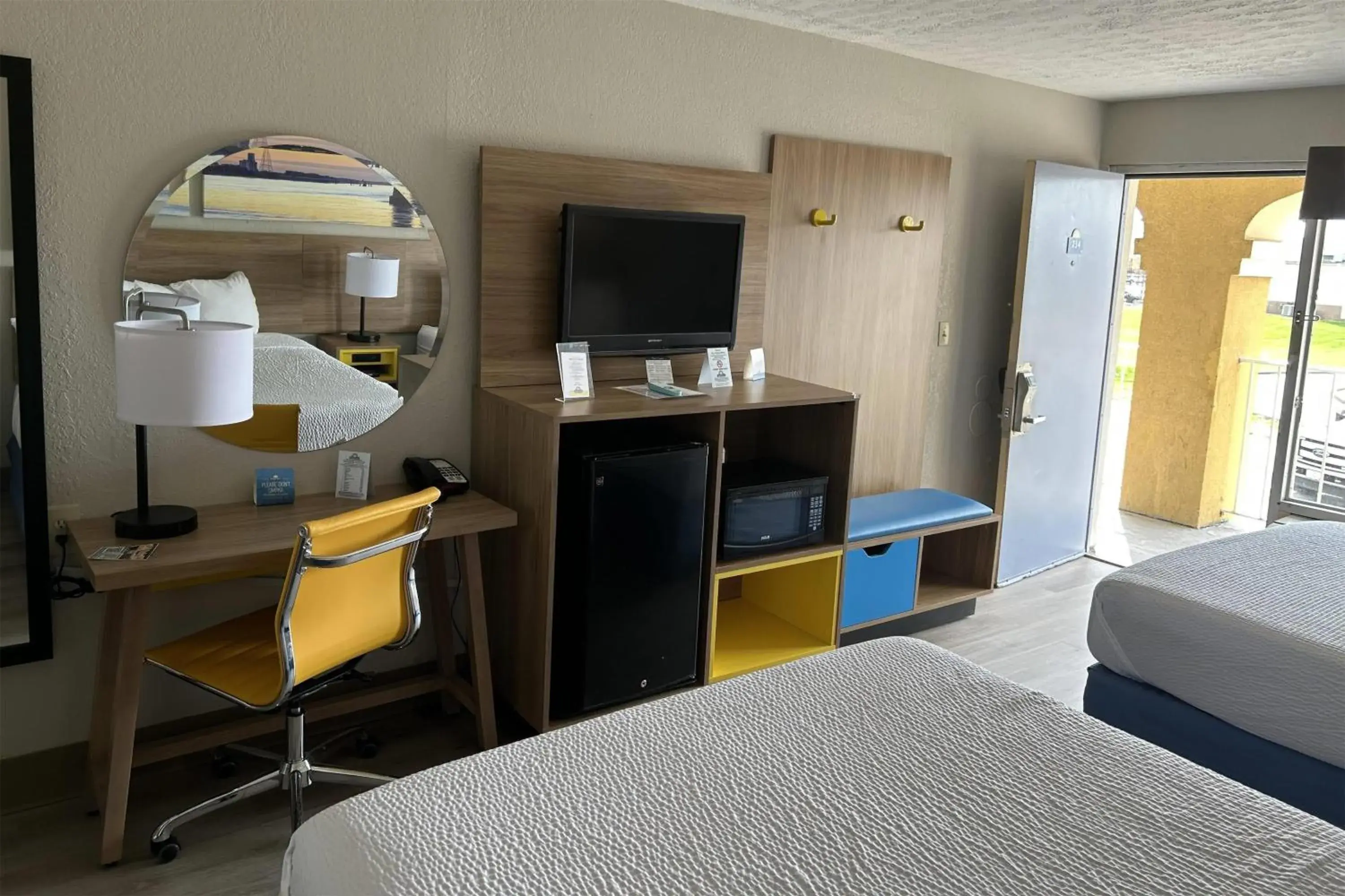 Photo of the whole room, Bed in Days Inn by Wyndham Louisville Airport Fair and Expo Center Photo of the whole room, Bed in Days Inn by Wyndham Louisville Airport Fair and Expo Center