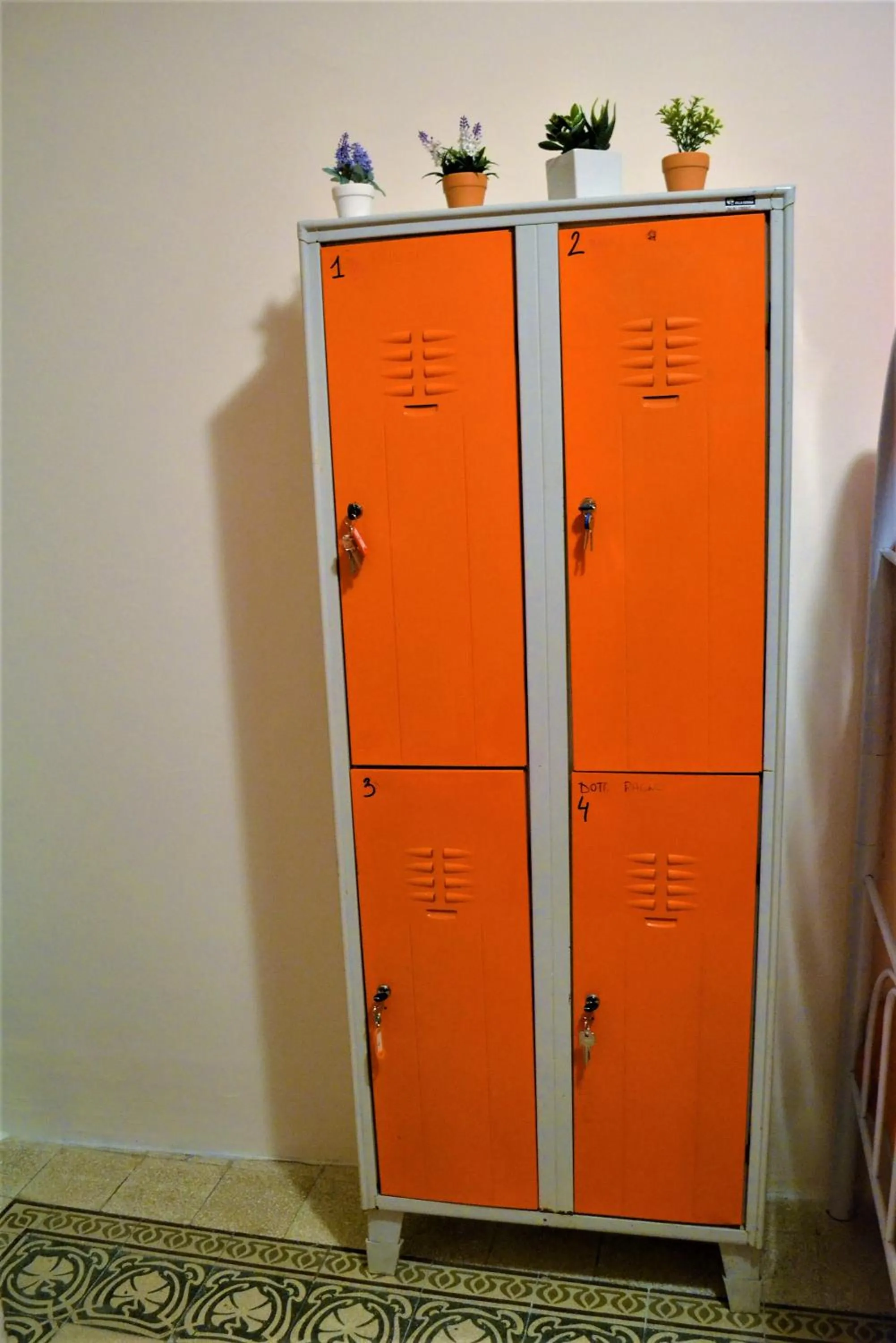 Decorative detail in Via Zara