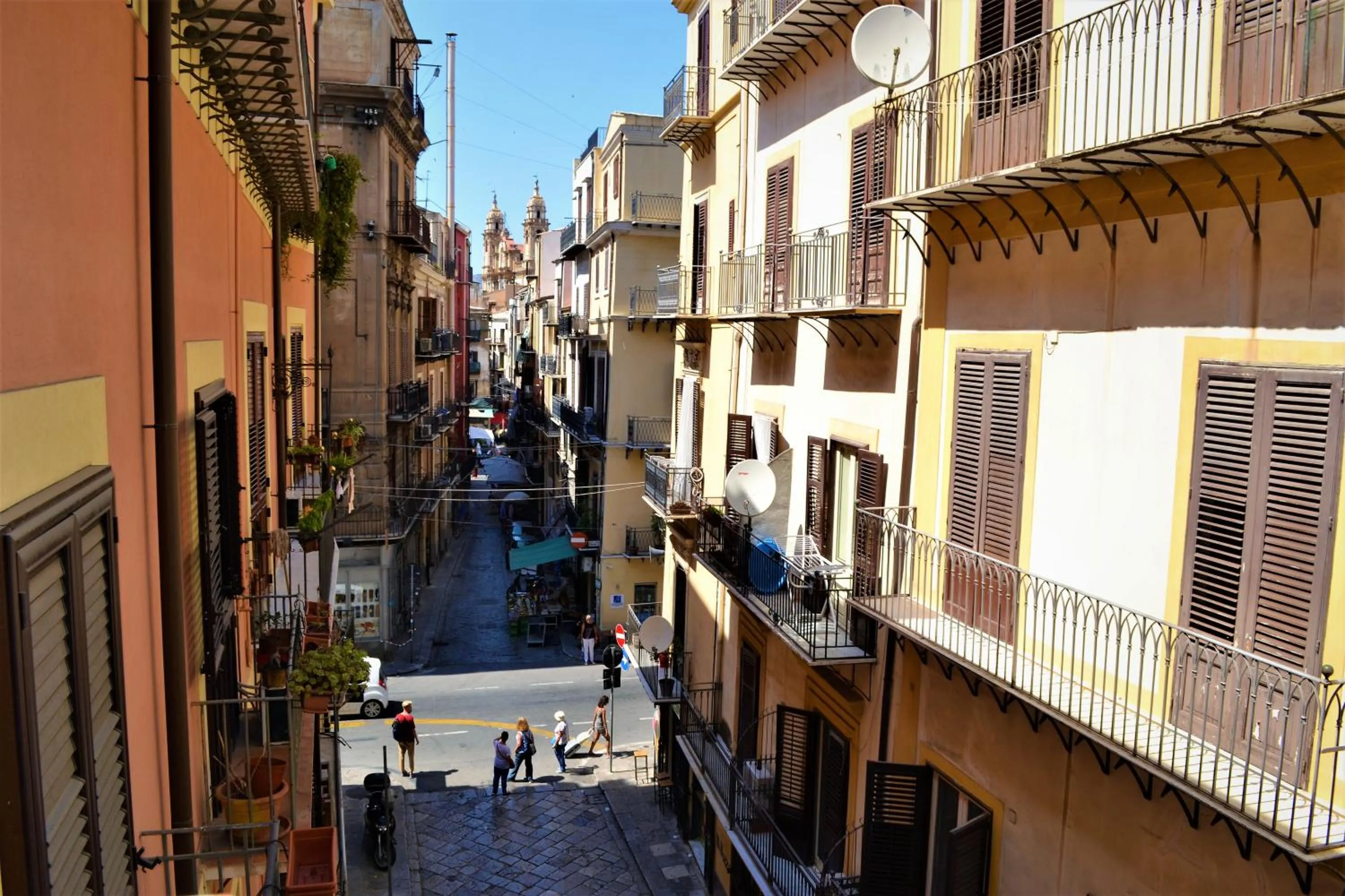 Neighbourhood in Via Zara