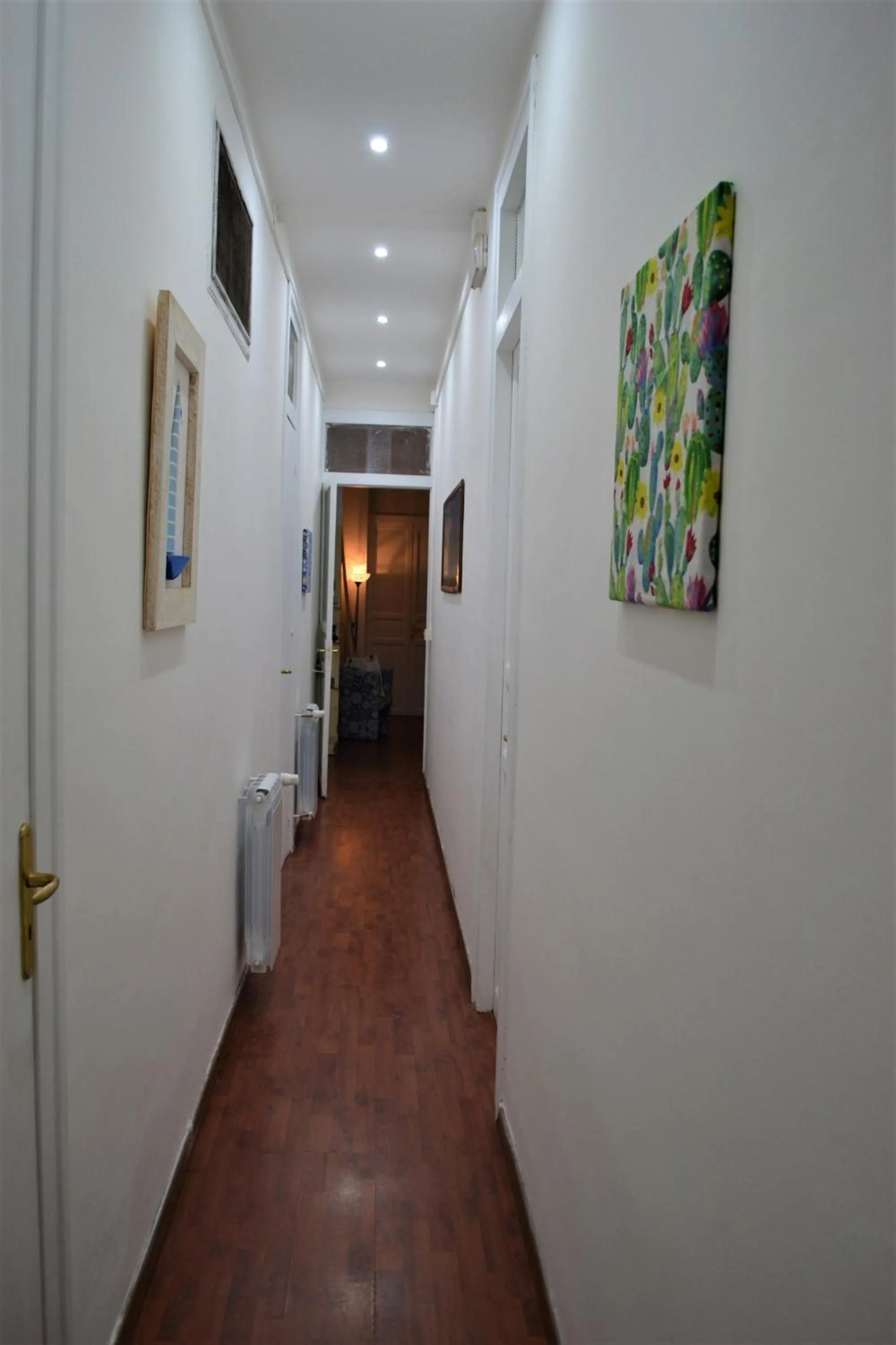 Facade/entrance in Via Zara