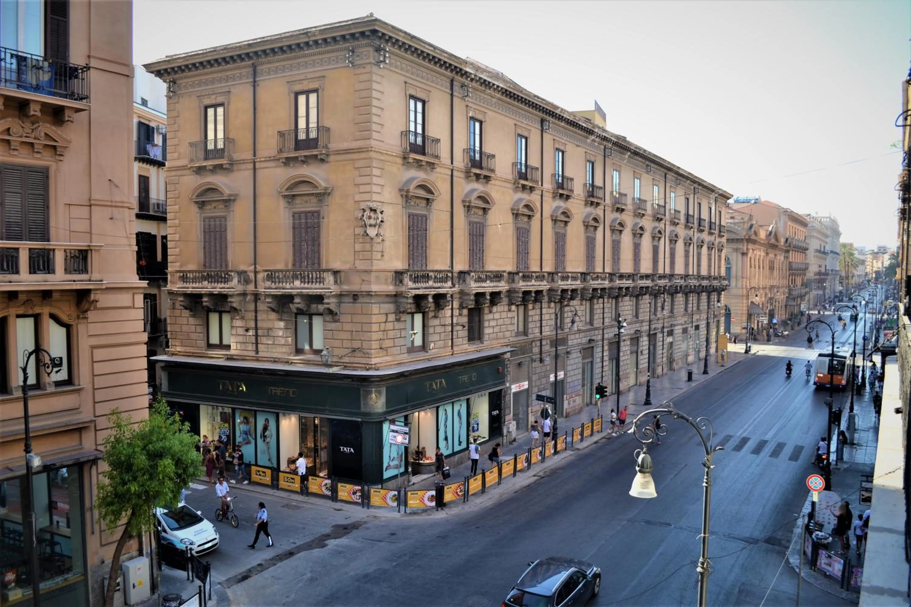 Neighbourhood in Via Zara