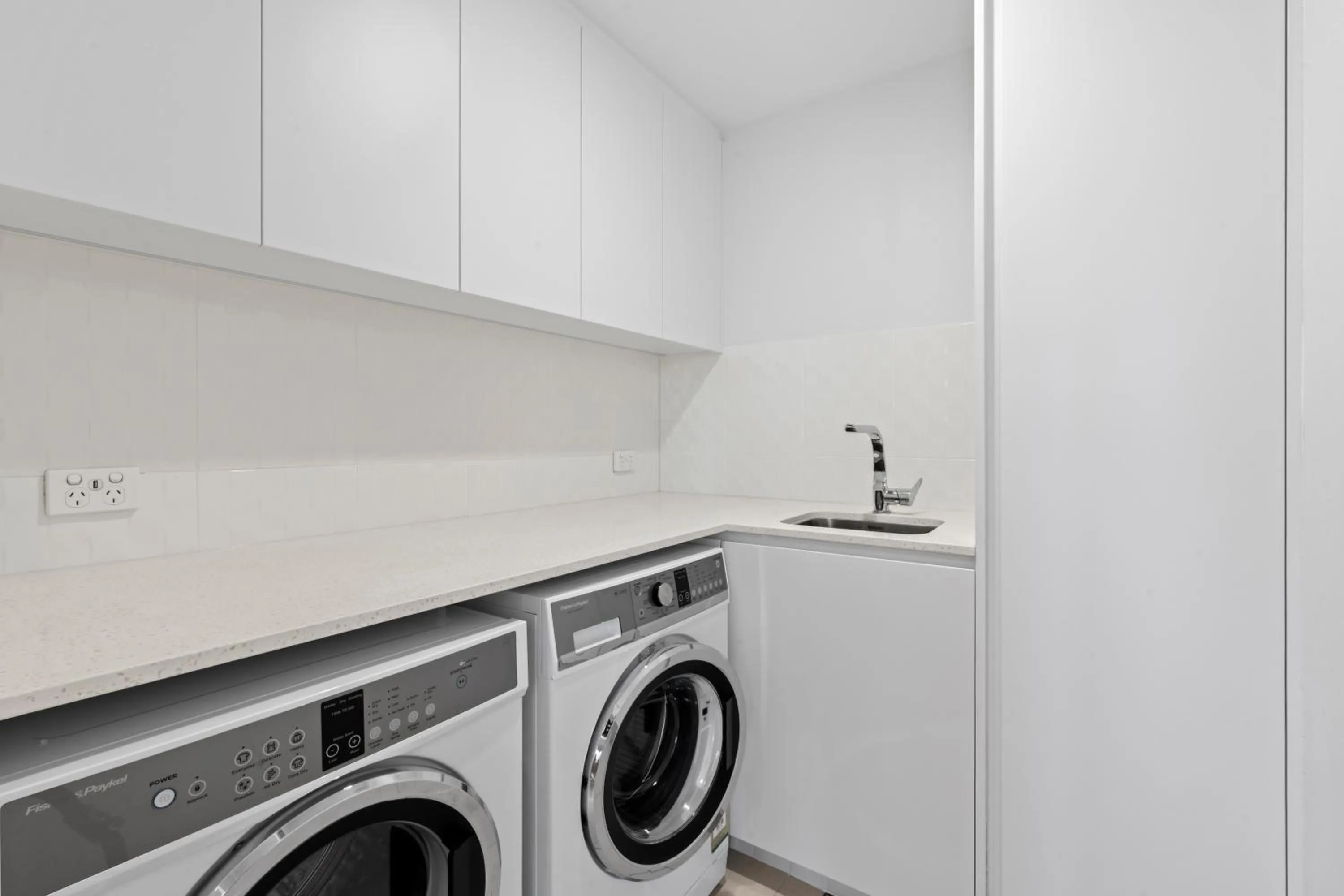 laundry in Narrowneck Court Holiday Apartments