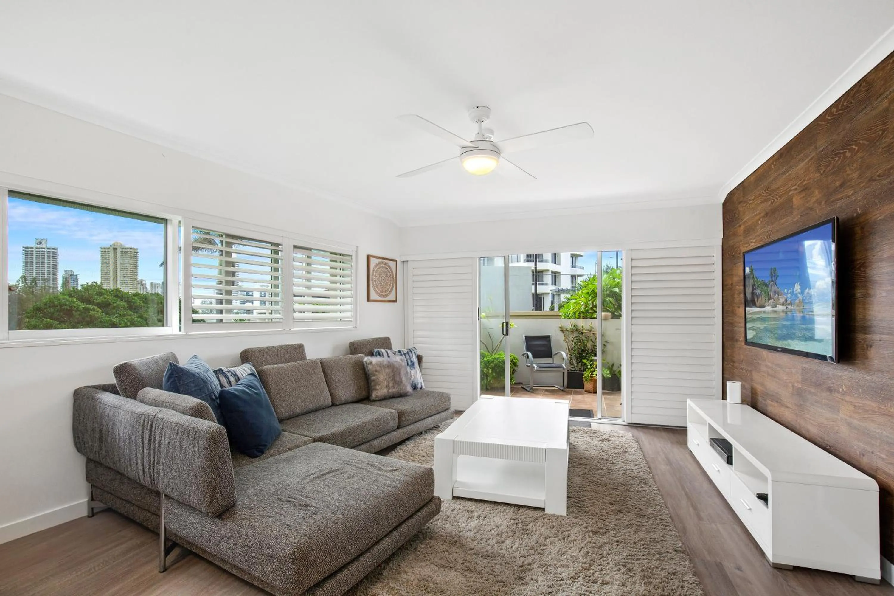 Living room in Narrowneck Court Holiday Apartments