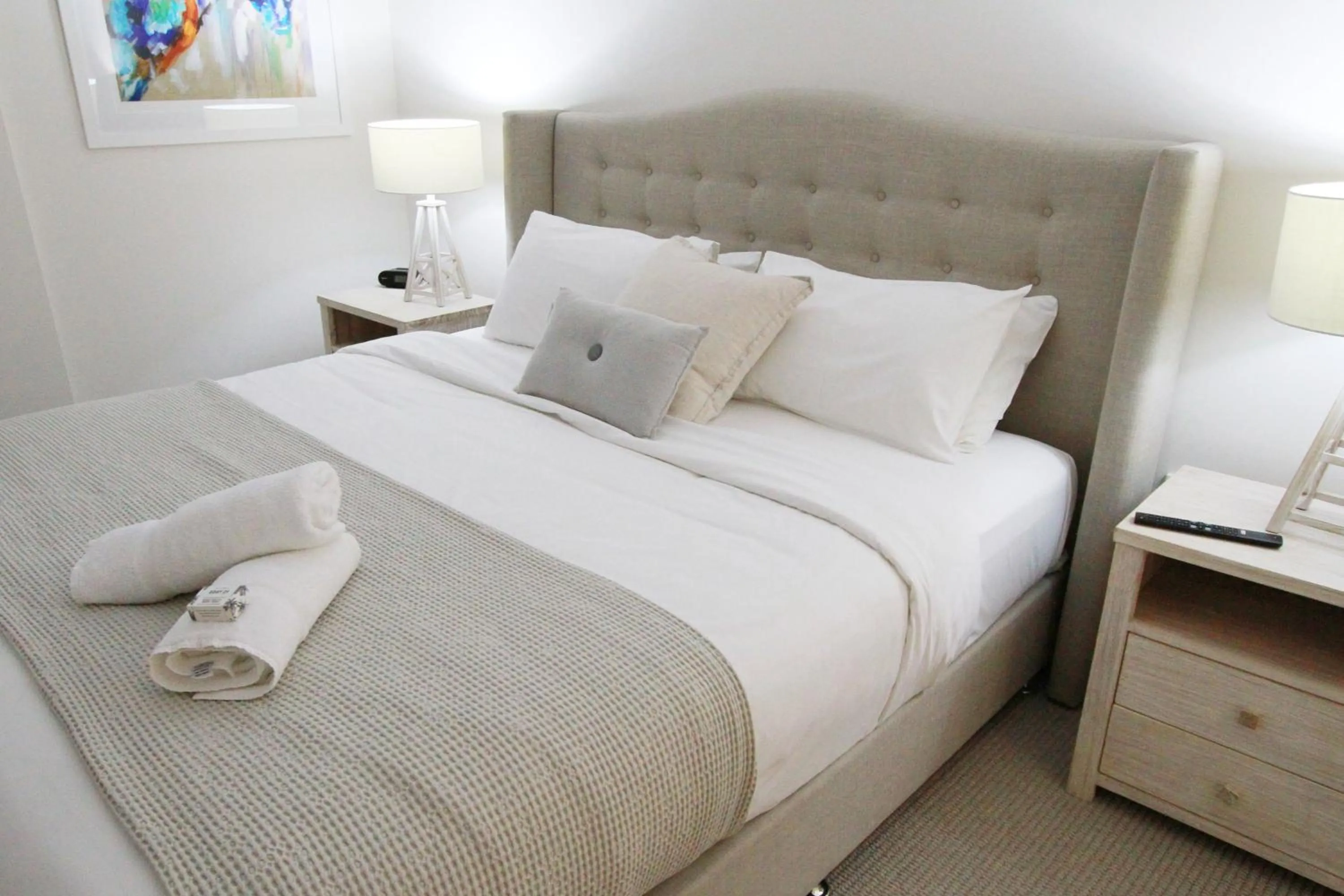 Bed in Narrowneck Court Holiday Apartments