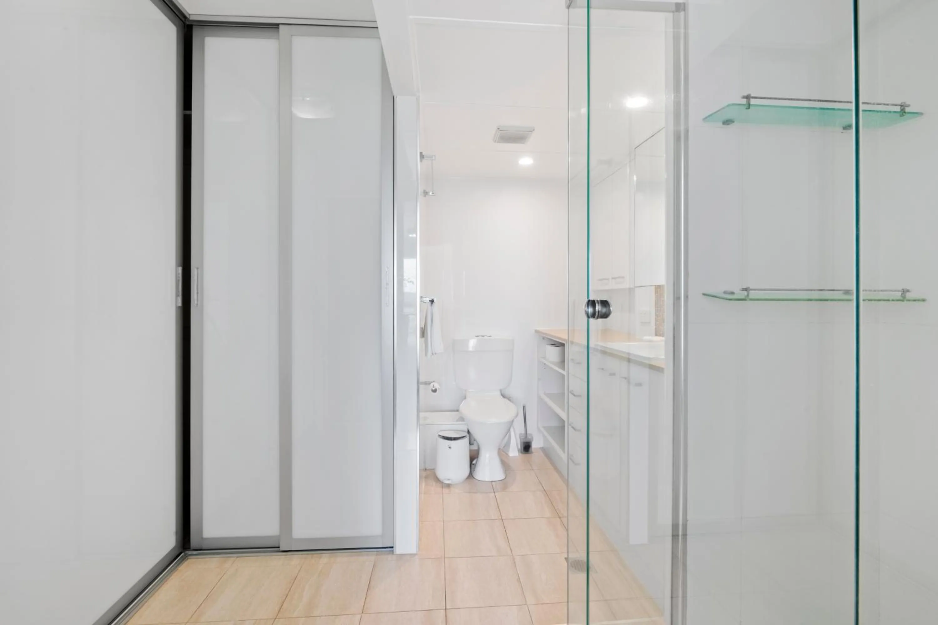 Bathroom in Narrowneck Court Holiday Apartments
