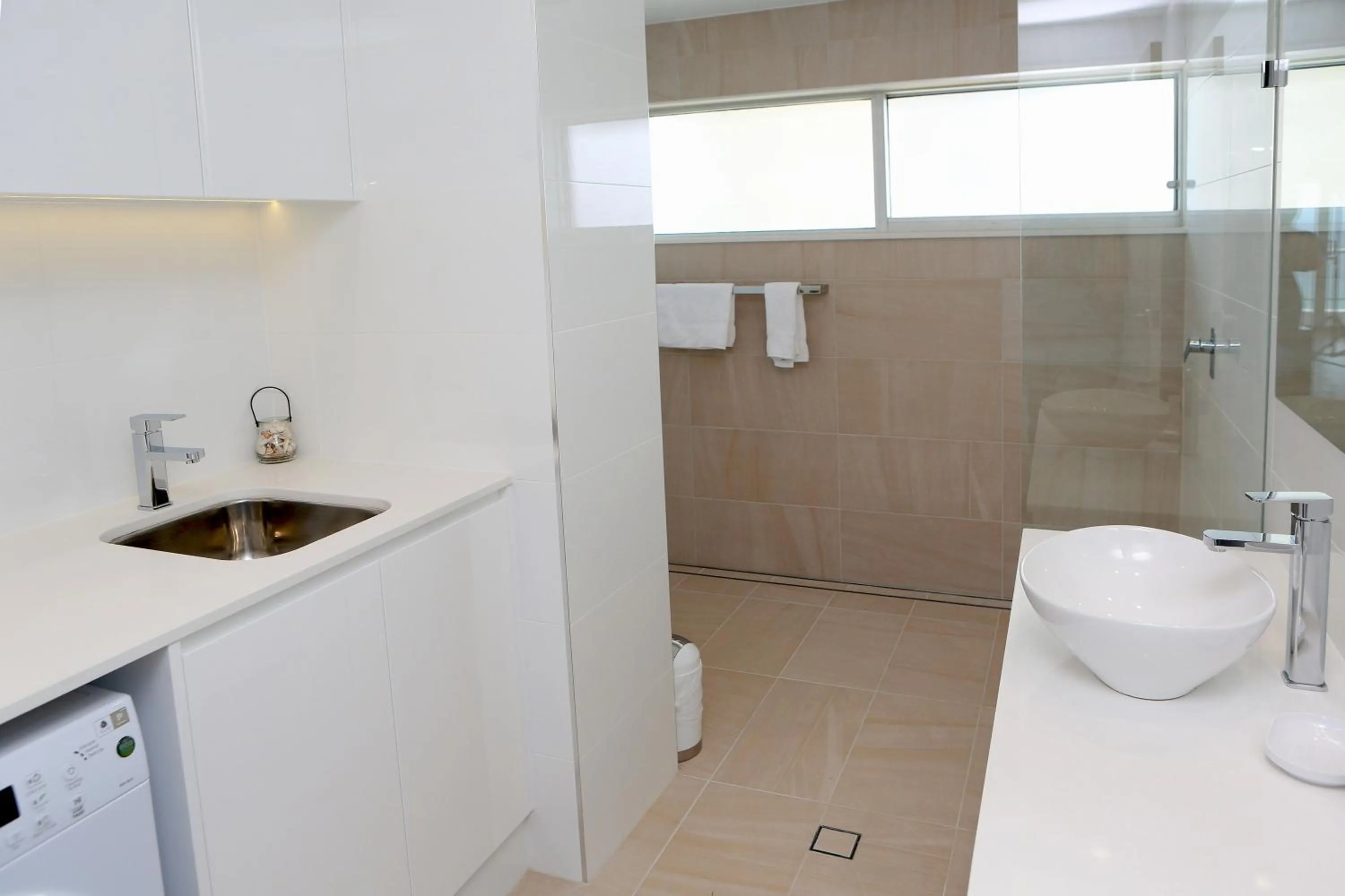 Bathroom in Narrowneck Court Holiday Apartments